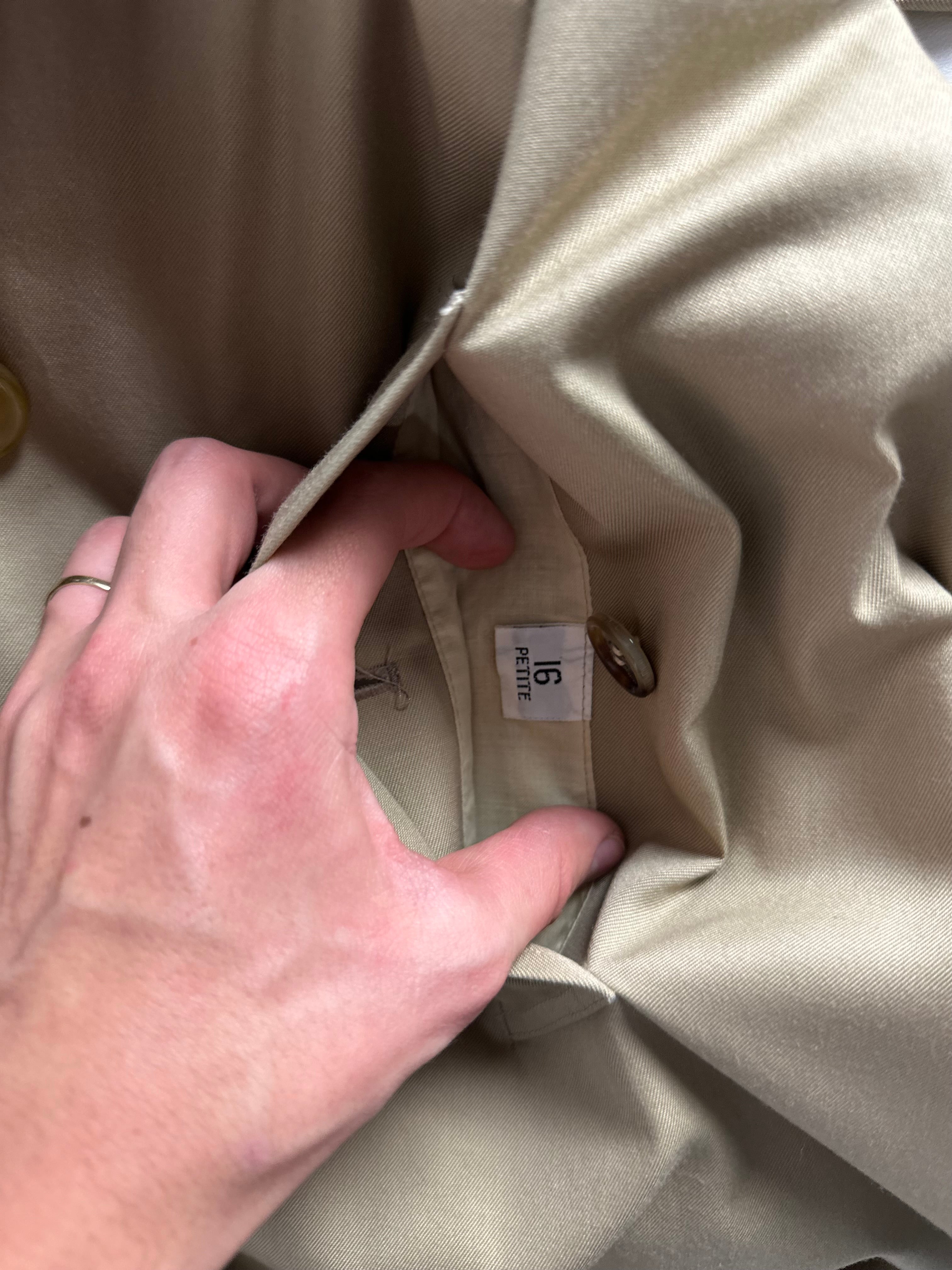 Burberrys Trenchcoat (14/L) including Inlet