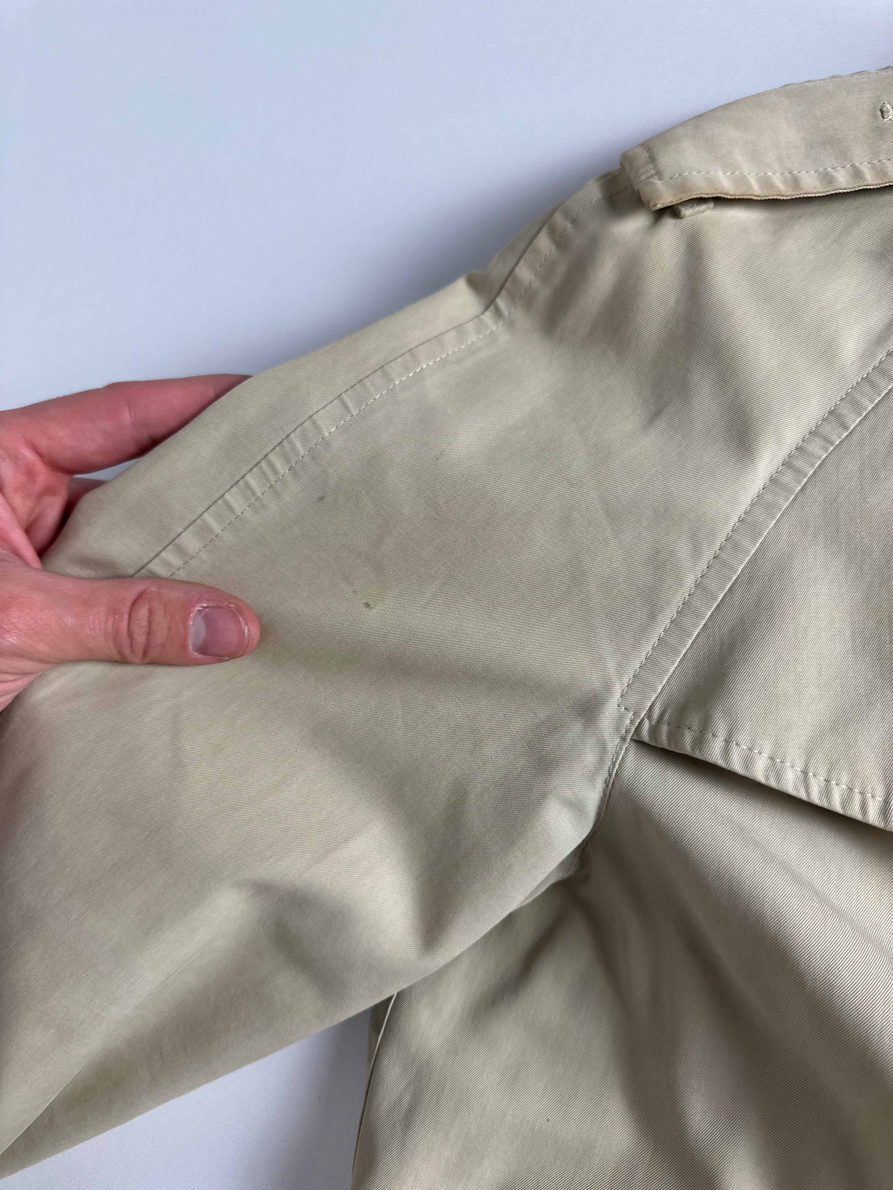 Burberrys Trenchcoat (10/S)