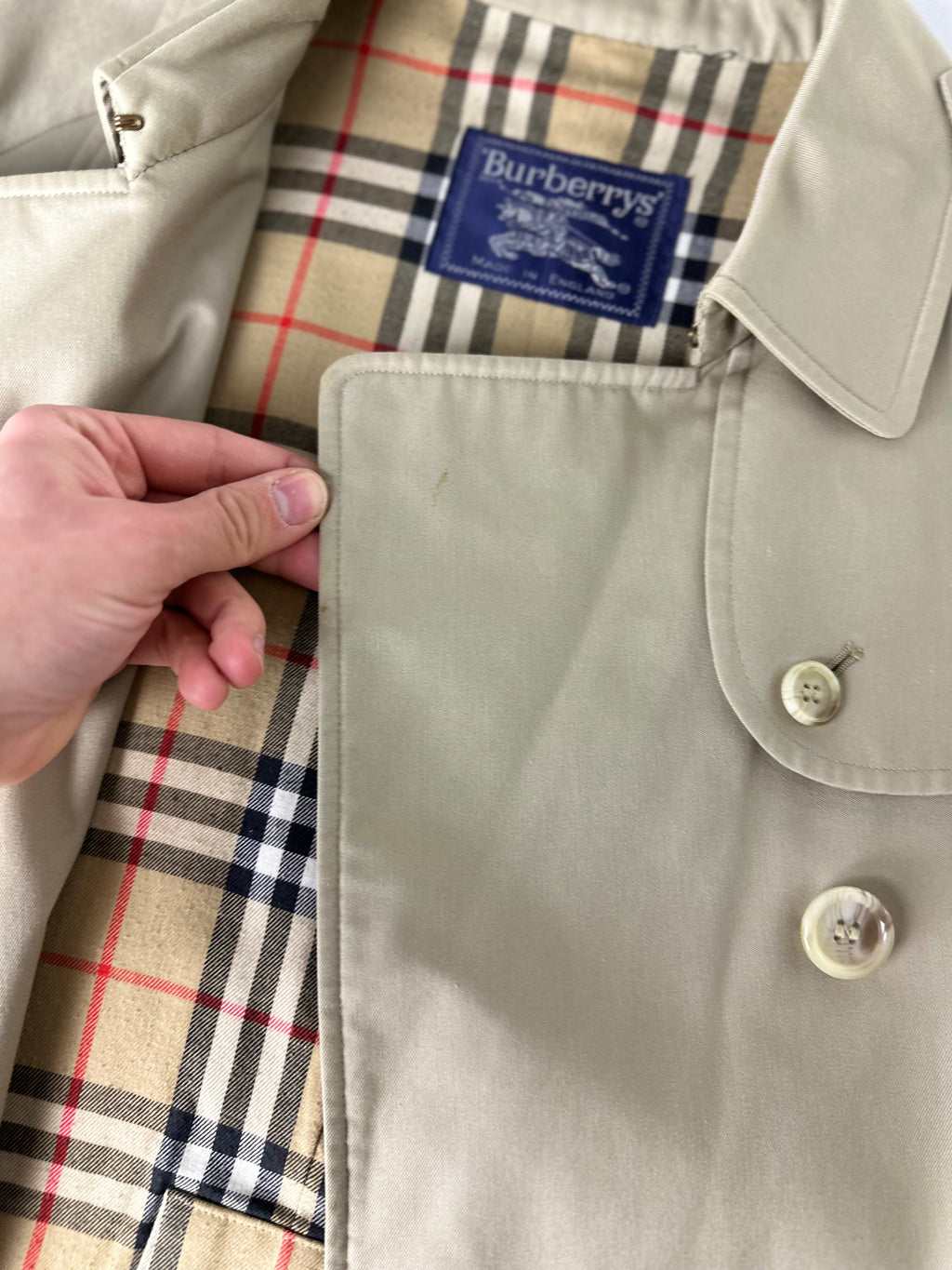 Burberrys Trenchcoat (10/S)