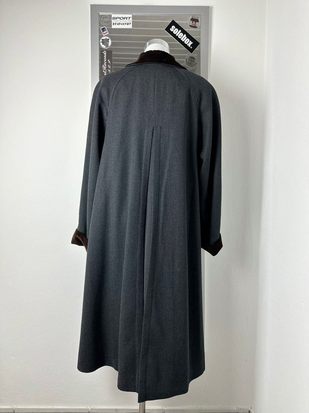 Burberrys Coat (12/M)