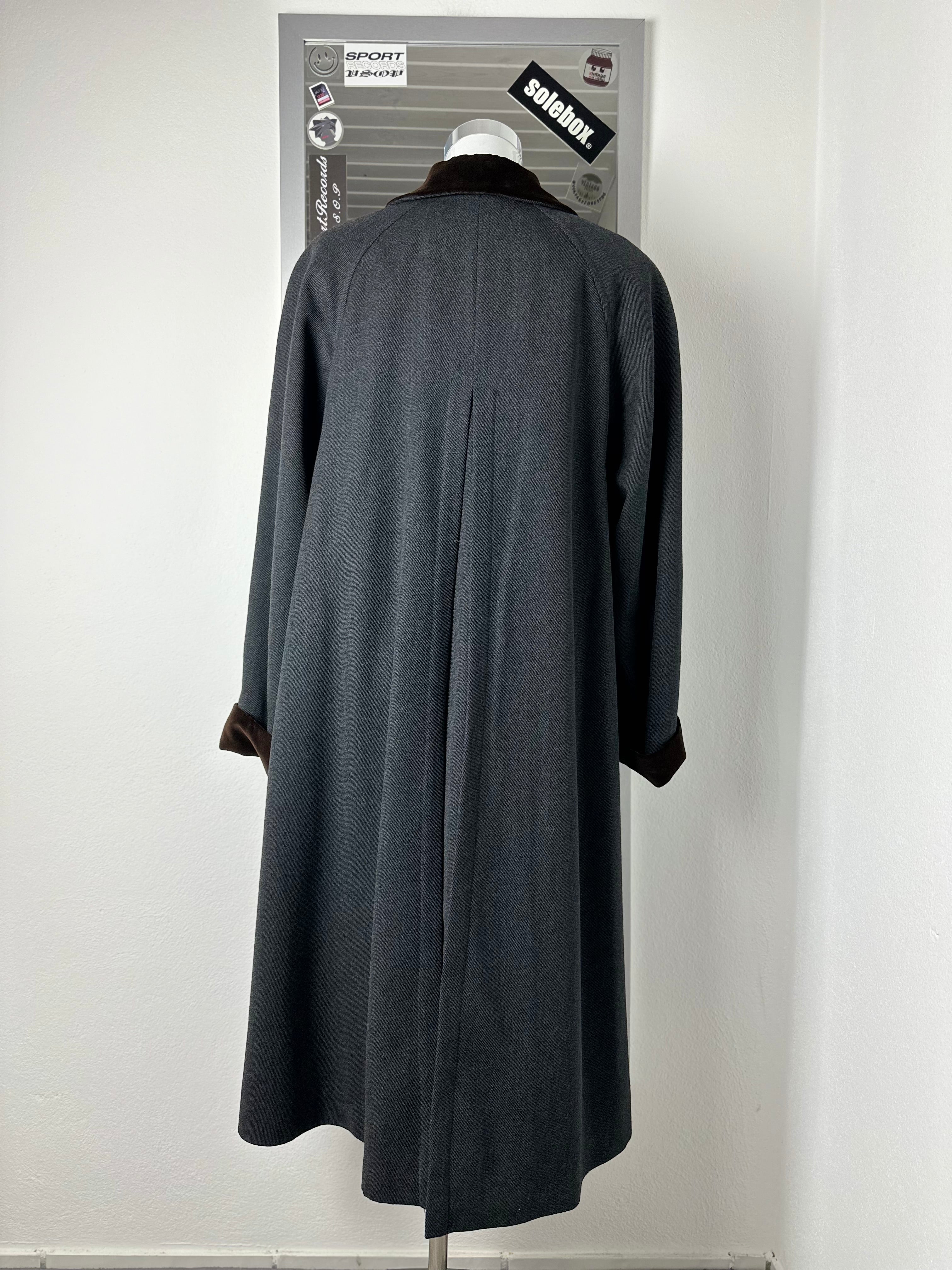 Burberrys Coat (12/M)