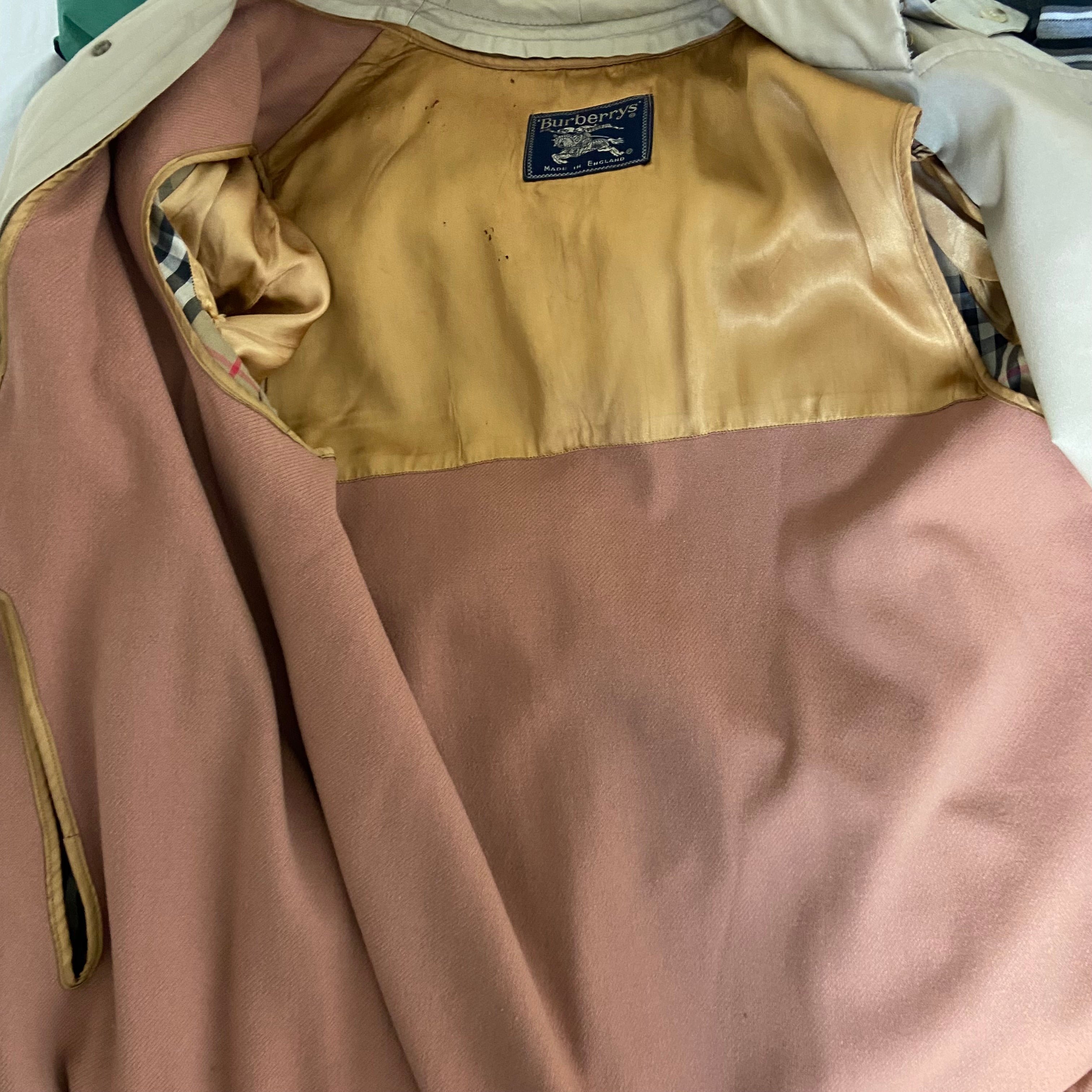 Burberrys Trenchcoat (48/M) including Inlet