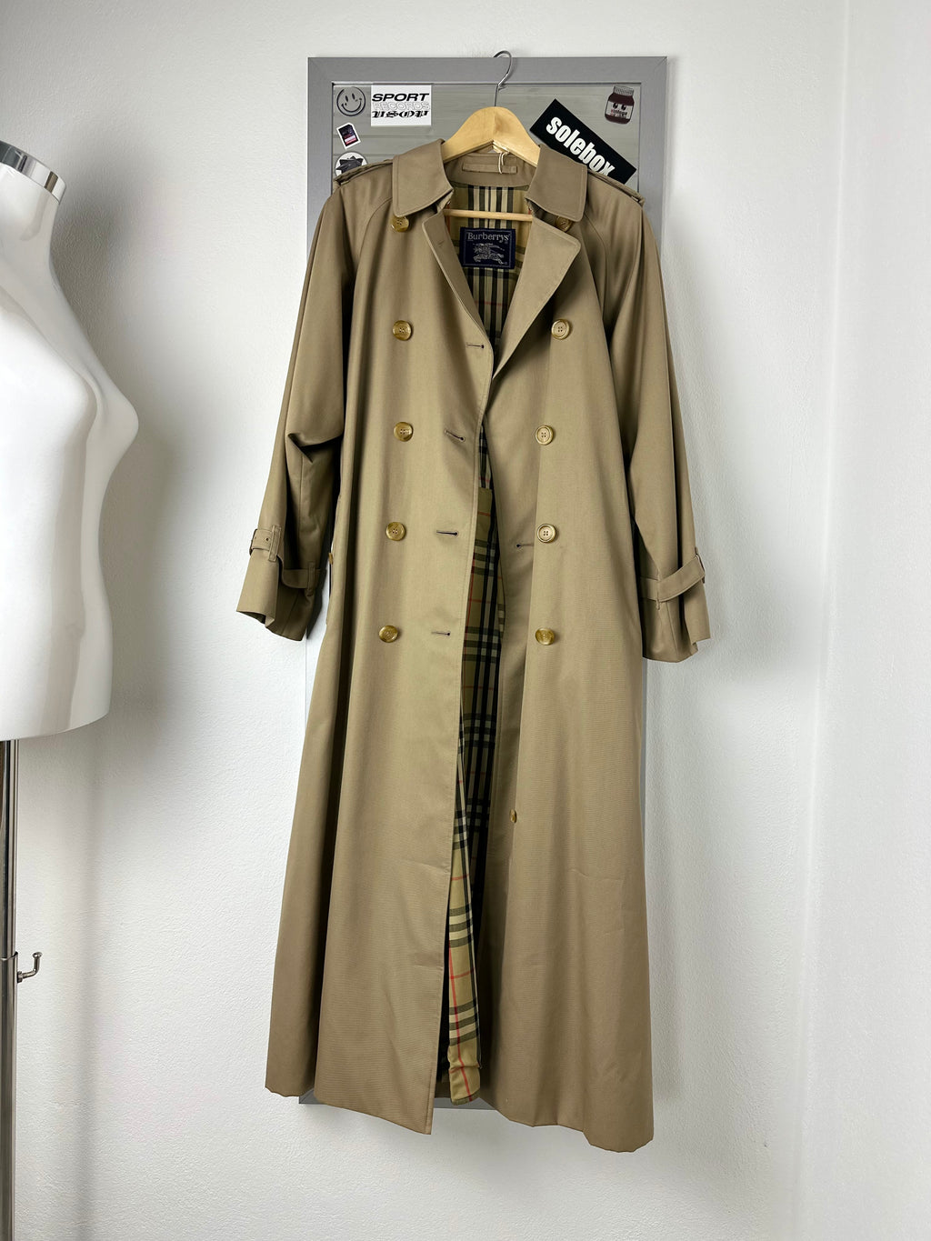 Burberrys Trenchcoat (10/S)