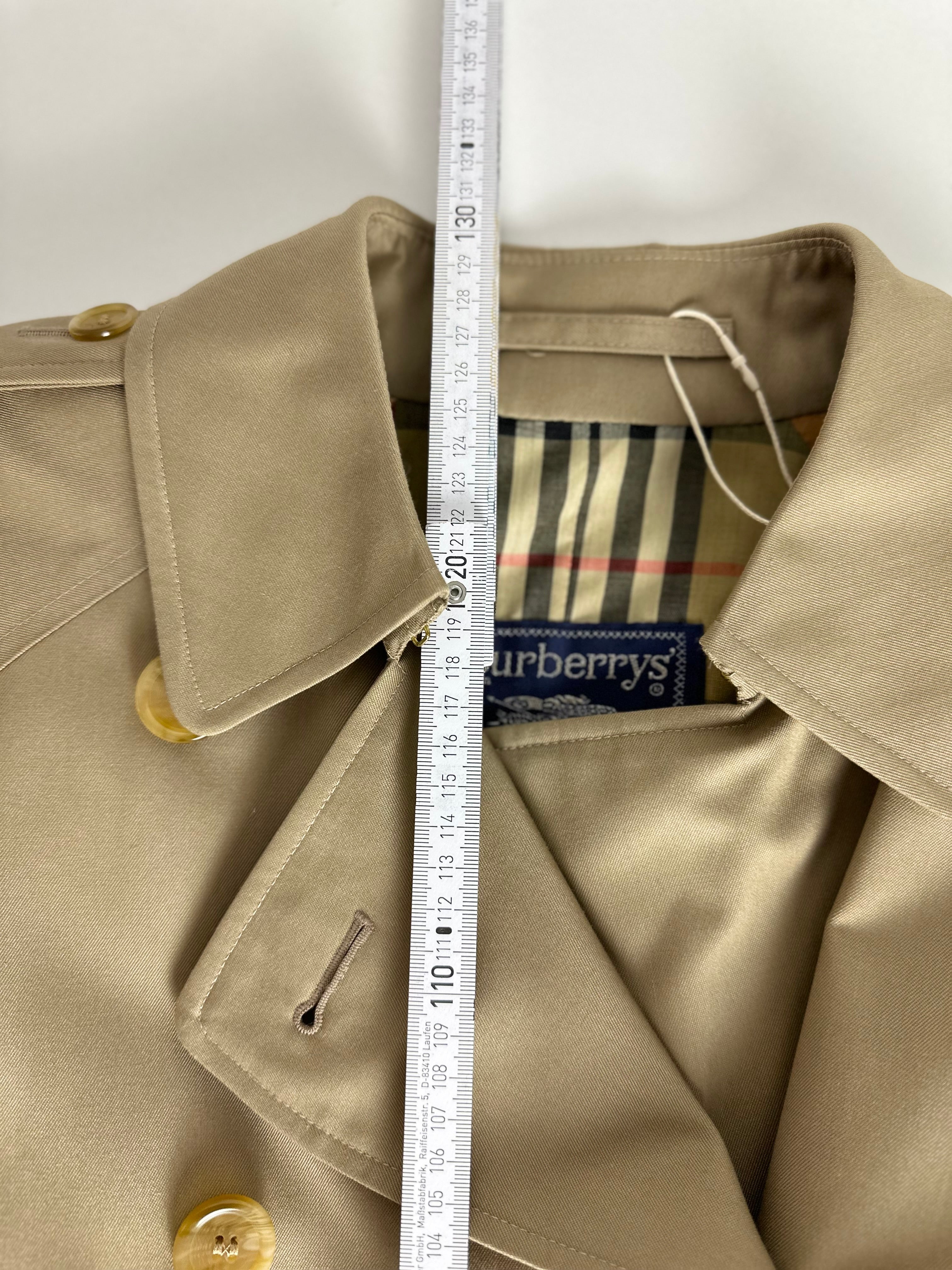 Burberrys Trenchcoat (10/S)