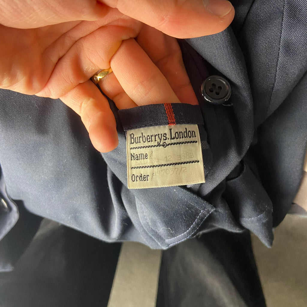 Burberry Trenchcoat Size 12/M with inlet