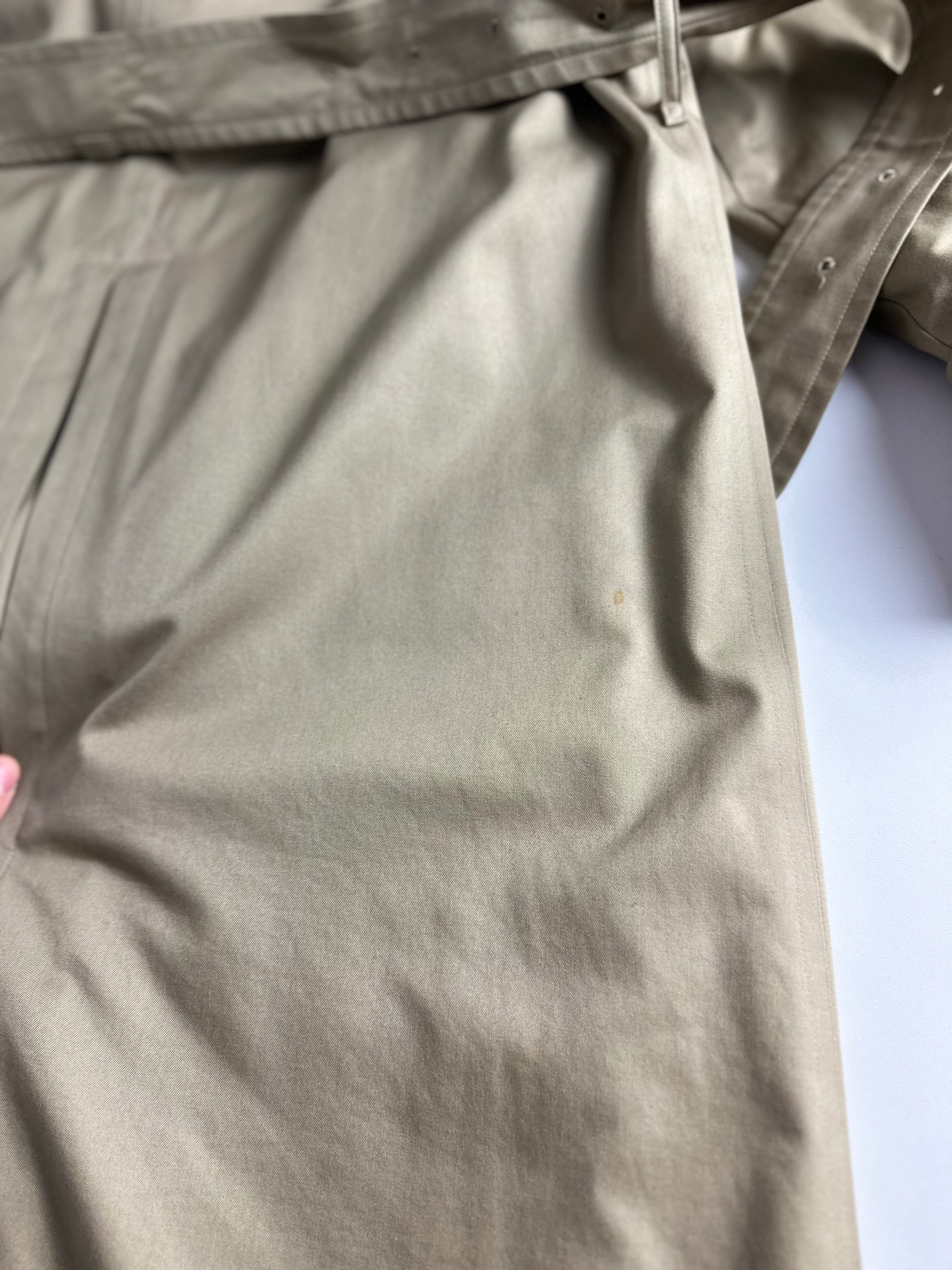 Burberrys Trenchcoat (52/L) including Inlet