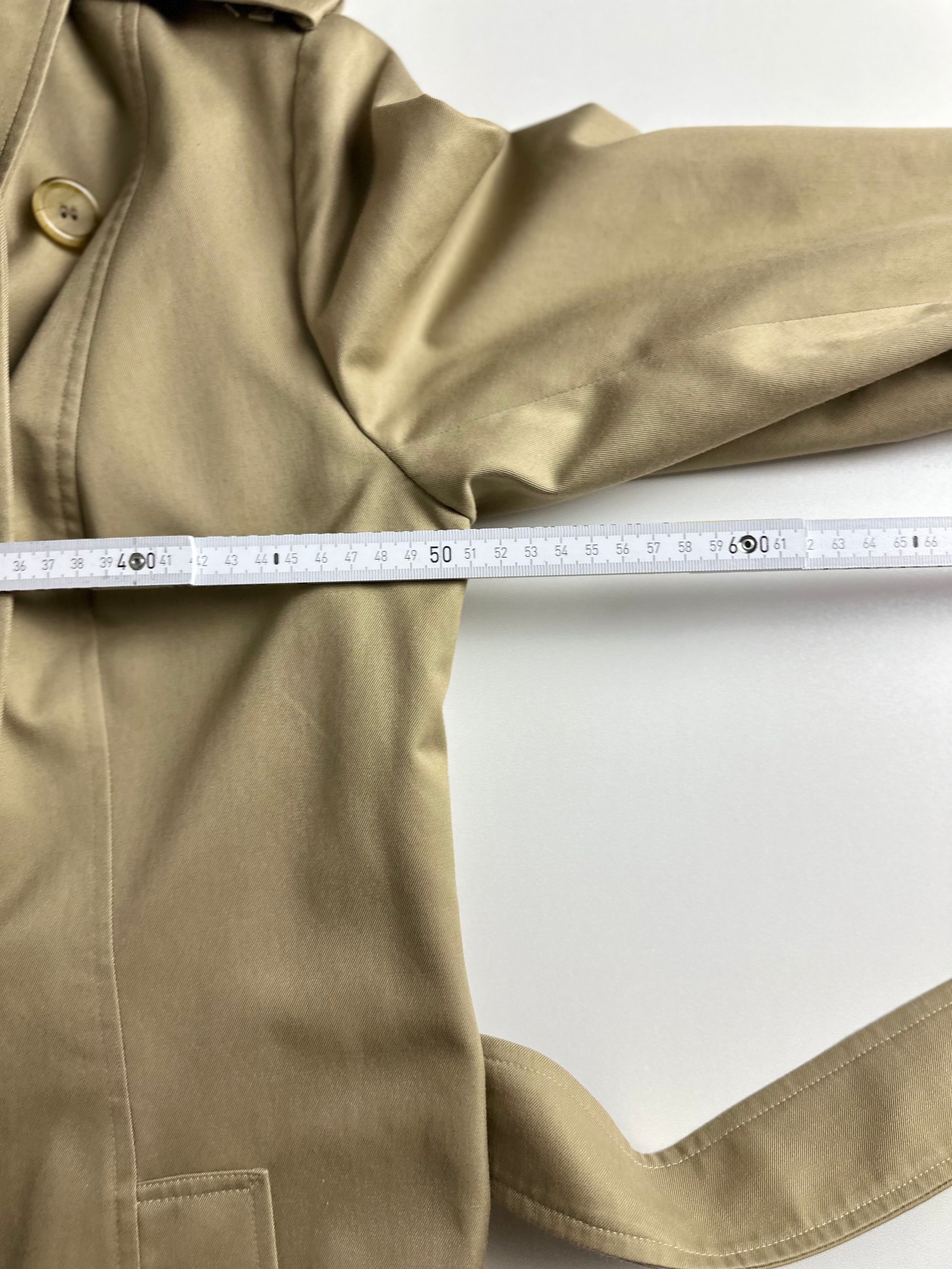 Burberrys Trenchcoat (10/S)