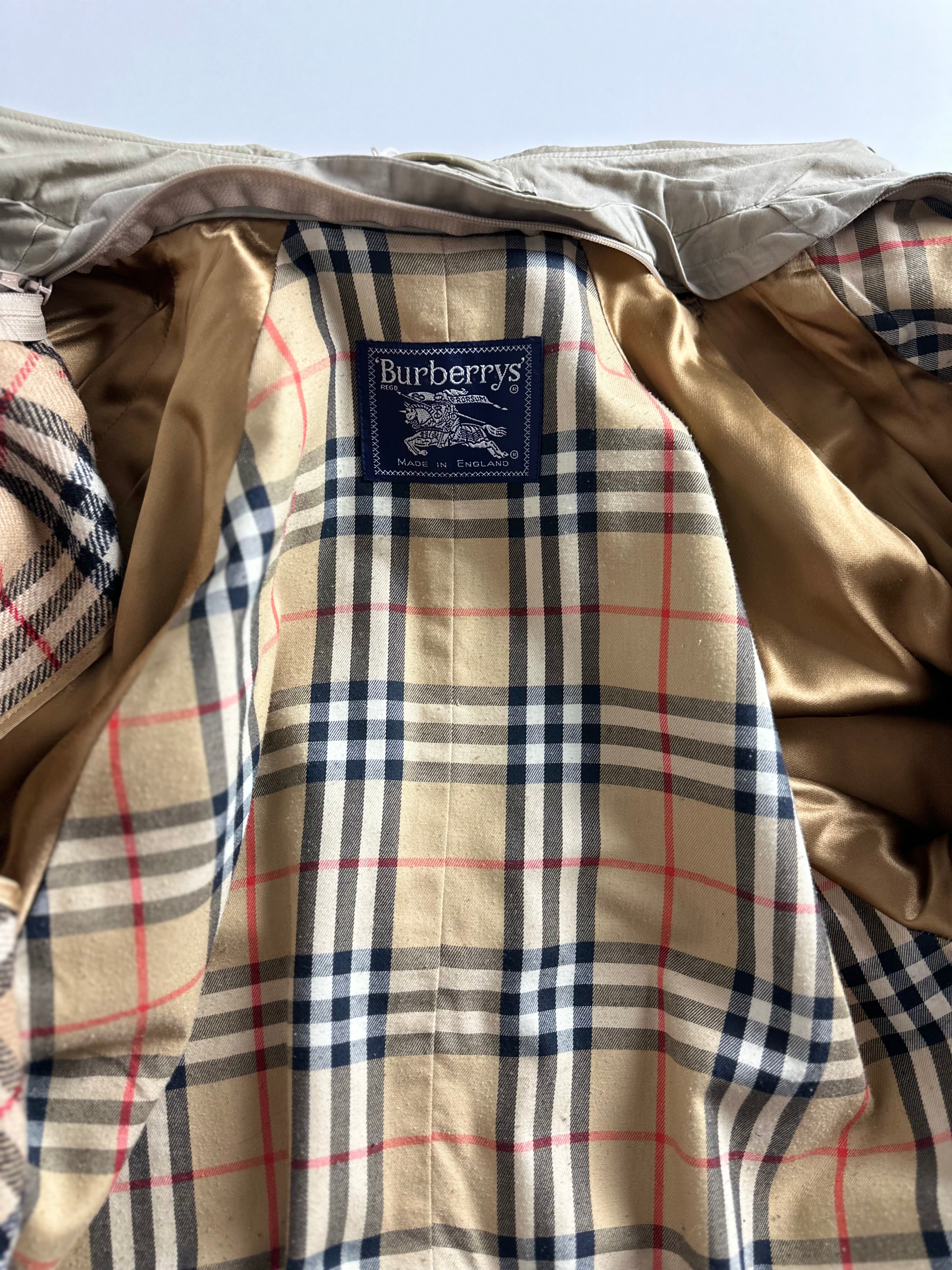 Burberrys Trenchcoat (14/L) including Inlet