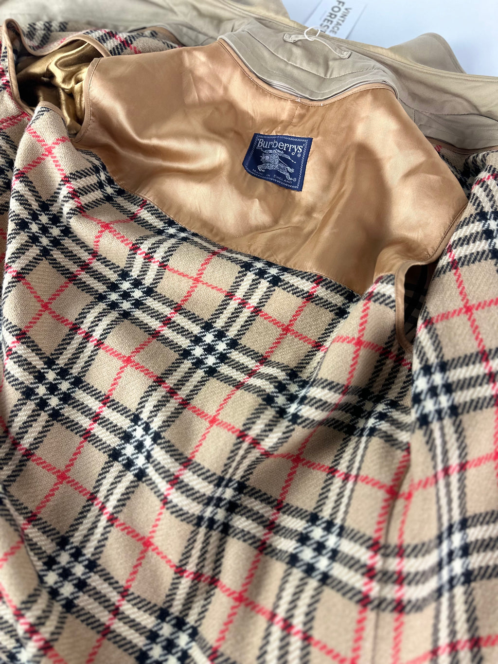 Burberrys Trenchcoat (52/L) including Inlet