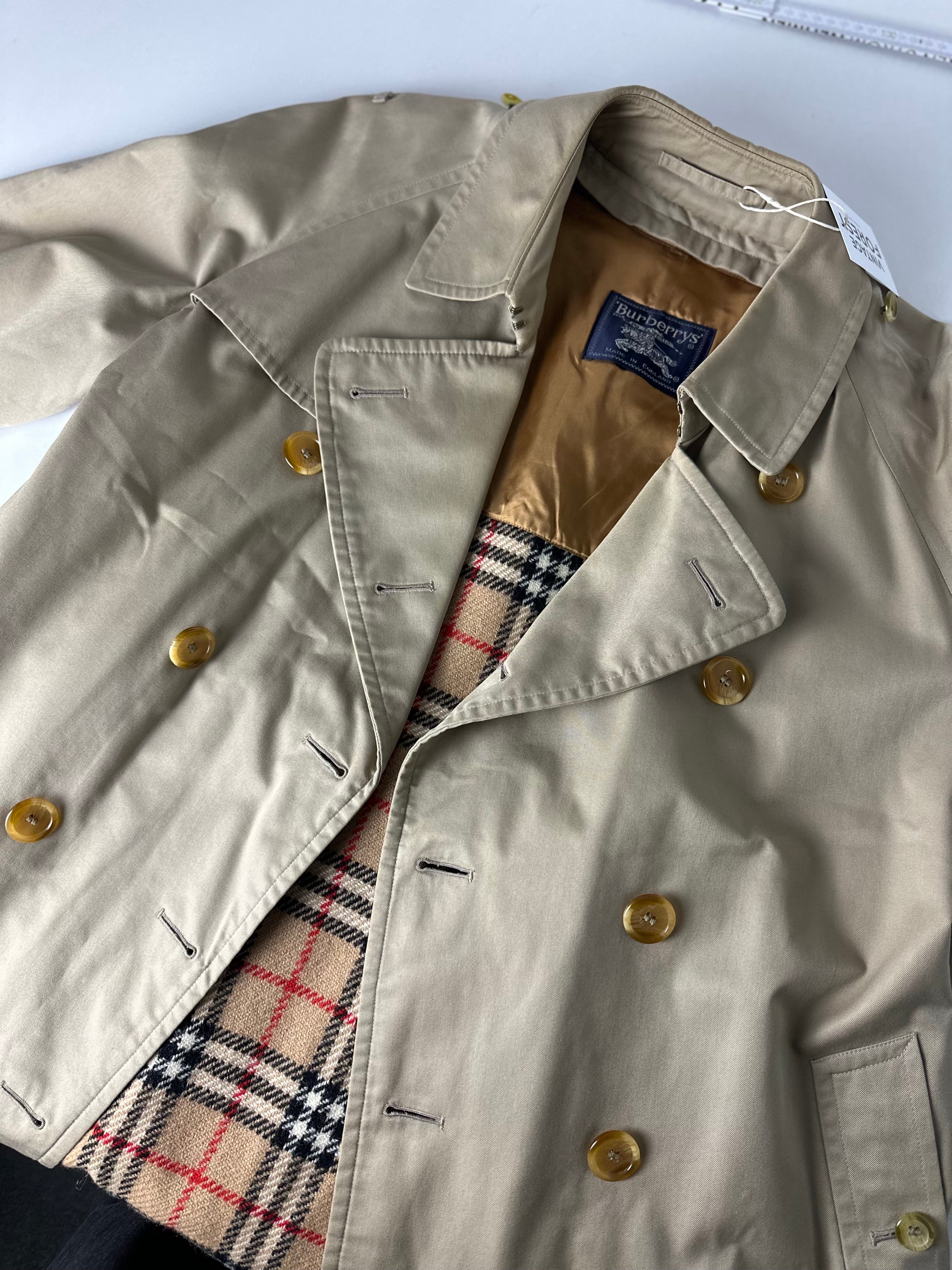 Burberrys Trenchcoat (48/M) including Inlet