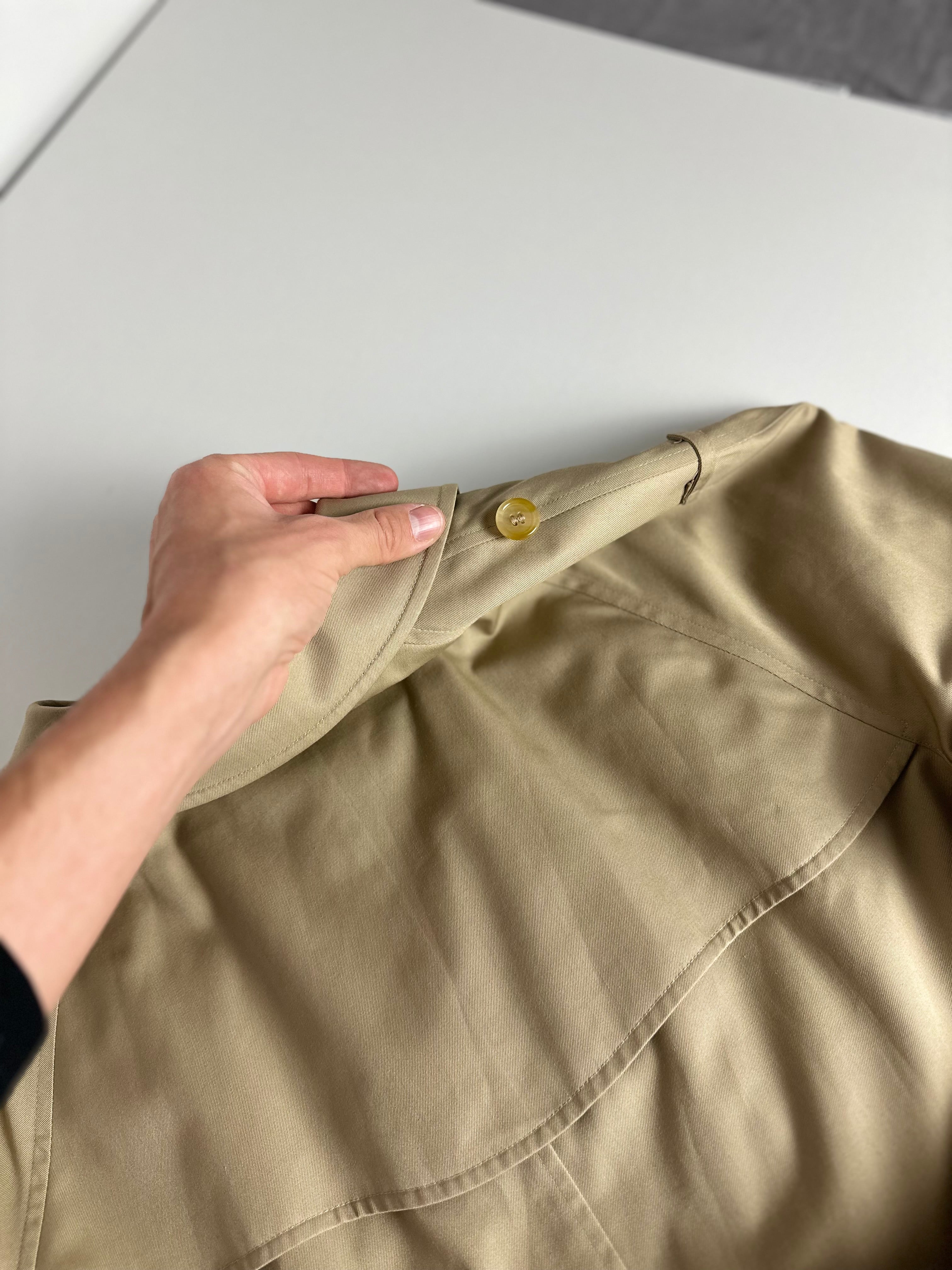 Burberrys Trenchcoat (10/S)