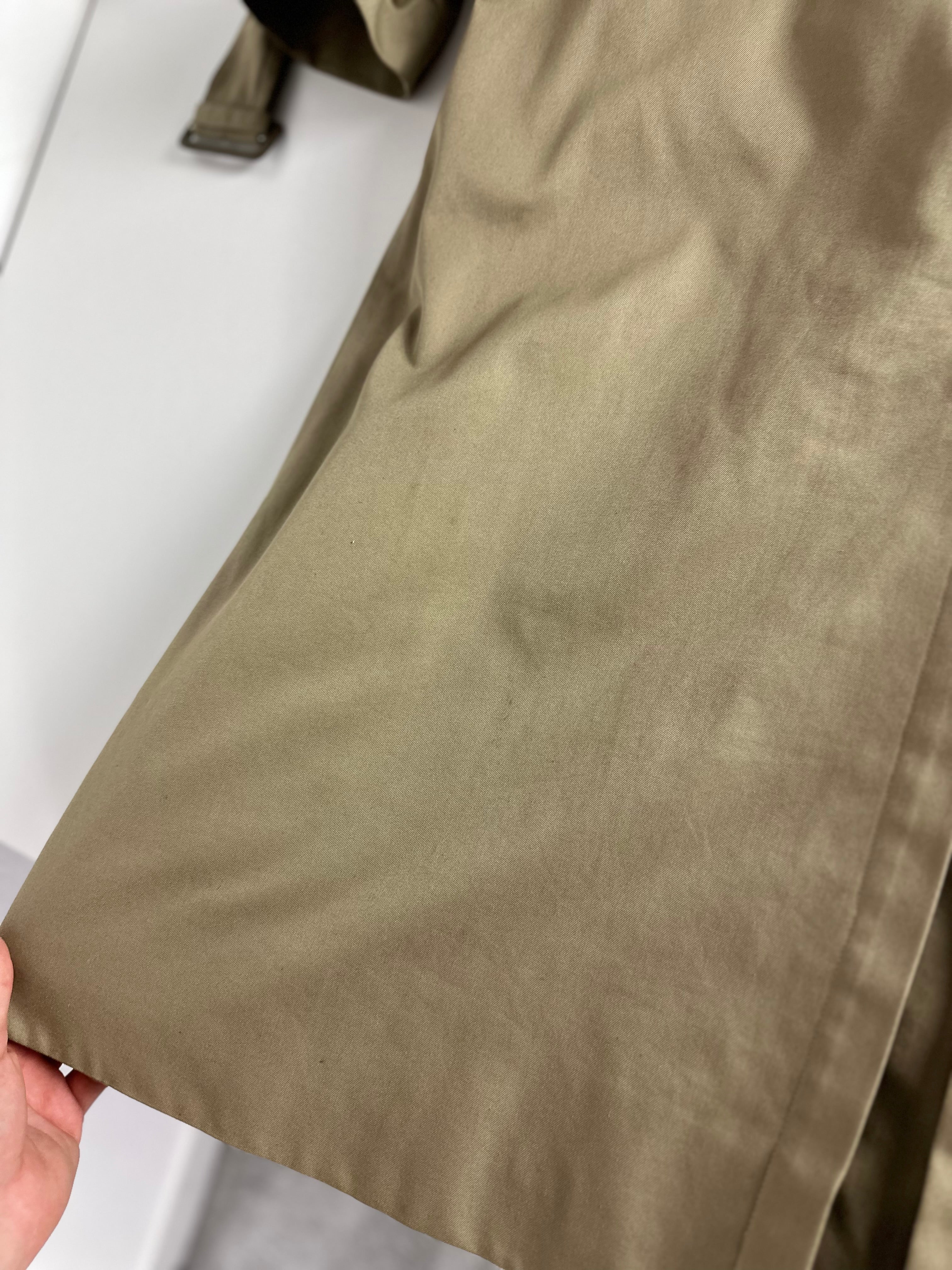 Burberrys Trenchcoat (52/L) including Inlet