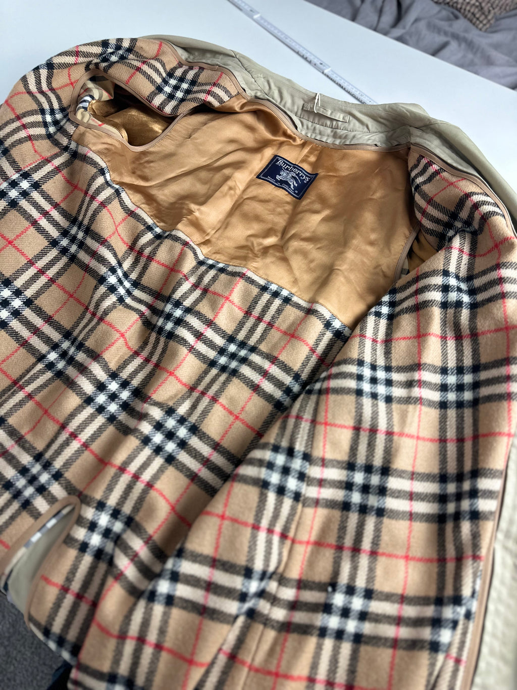 Burberrys Trenchcoat (16/XL) including Inlet