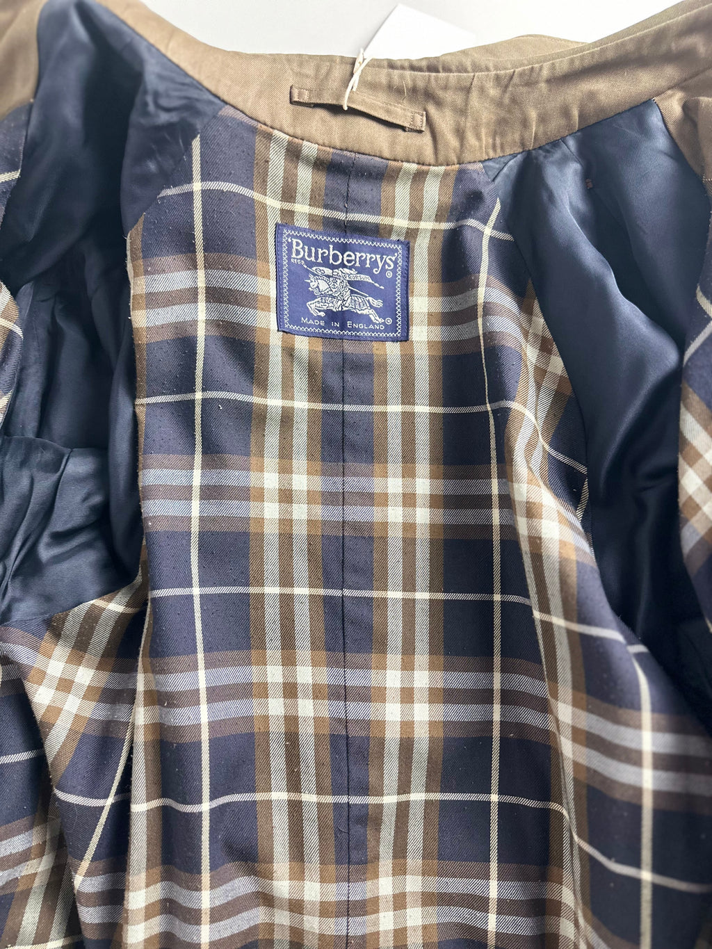 Burberrys Trenchcoat (10/S)