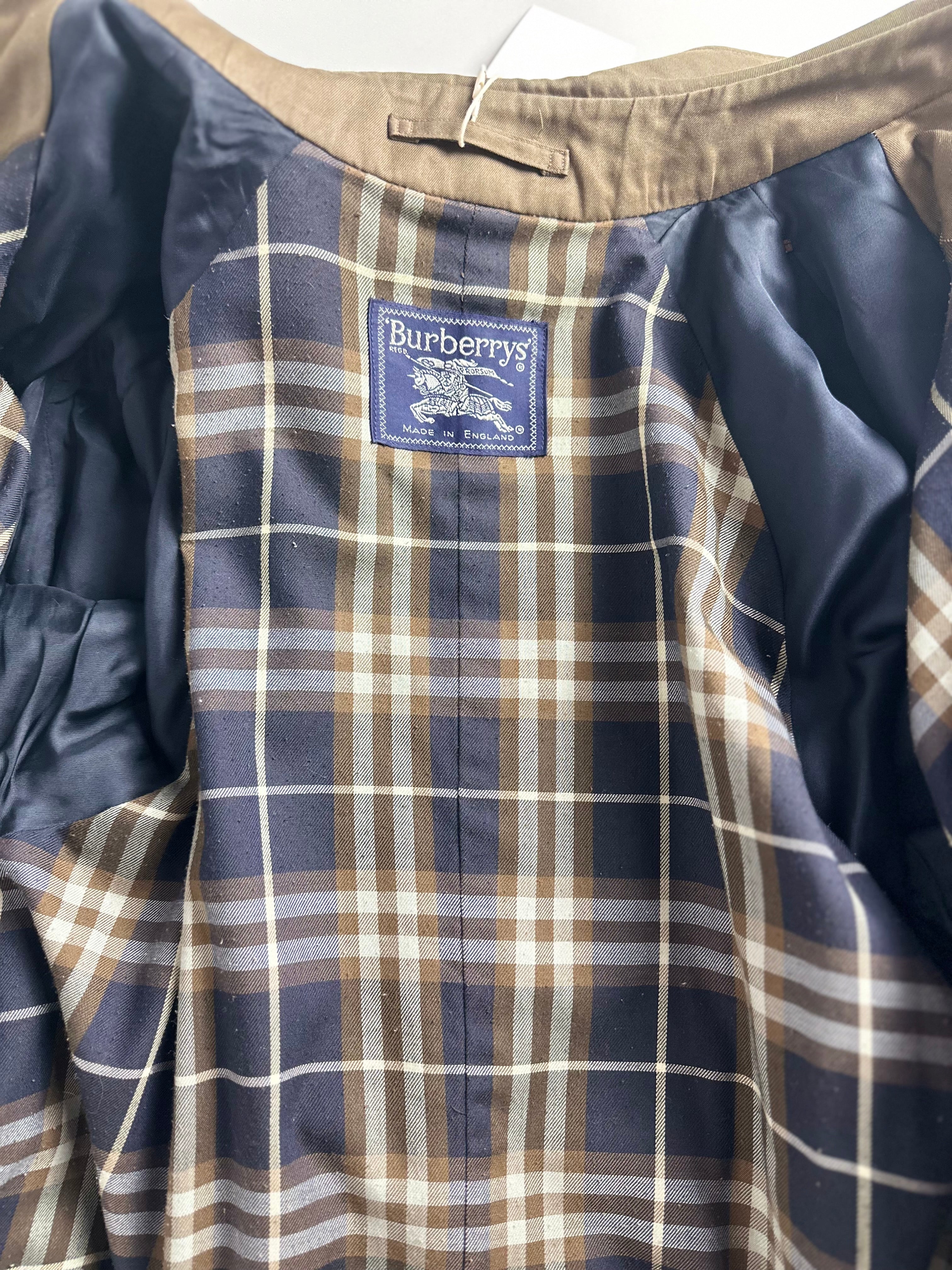 Burberrys Trenchcoat (10/S)