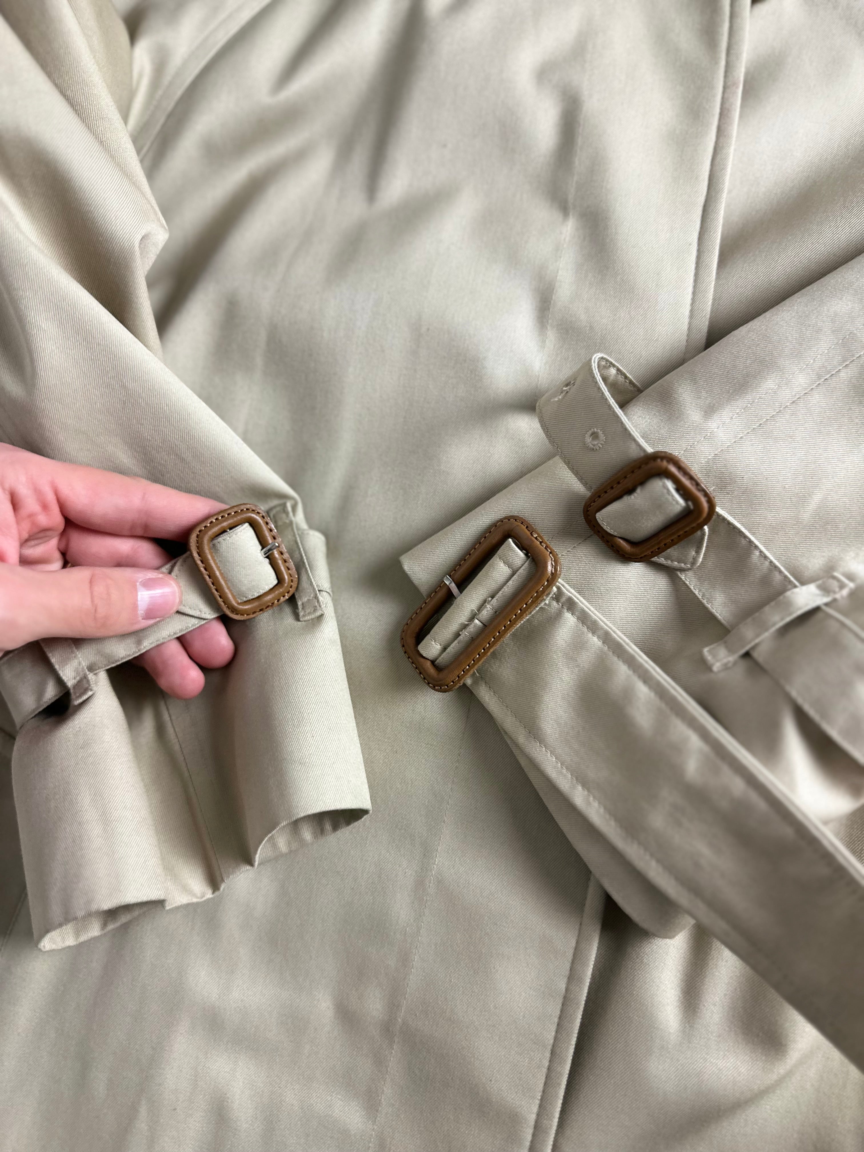 Burberrys Trenchcoat (10/S)