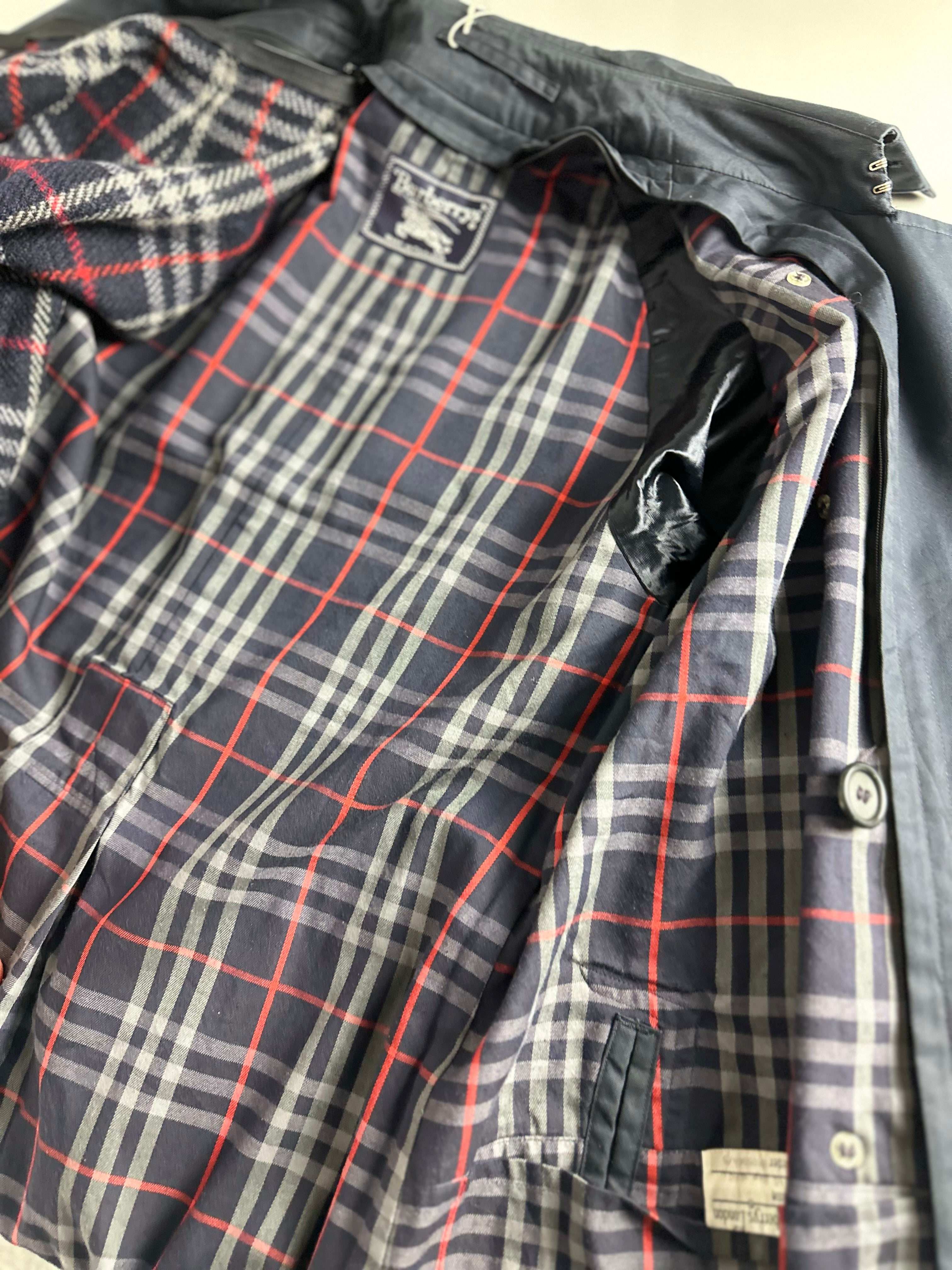 Burberrys Trenchcoat (48/M) including Inlet