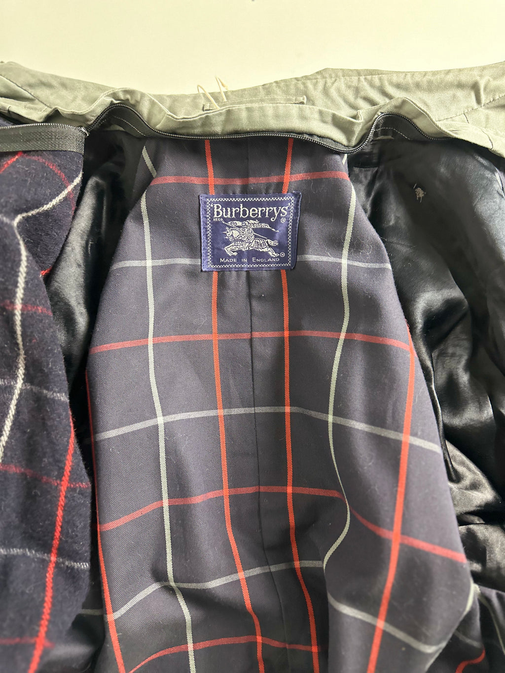 Burberrys Trenchcoat (16/XL) including Inlet