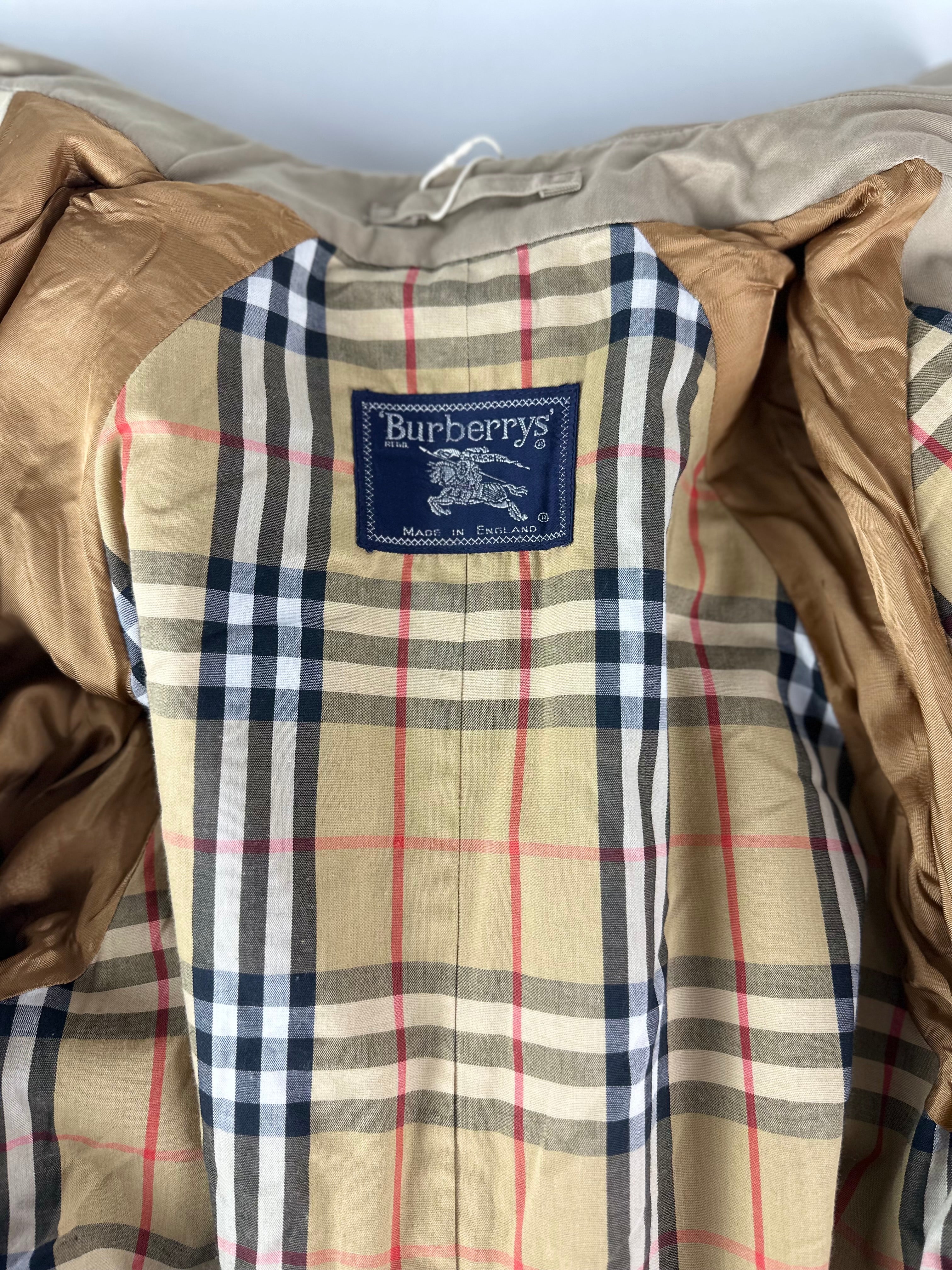 Burberrys Trenchcoat (12/M)