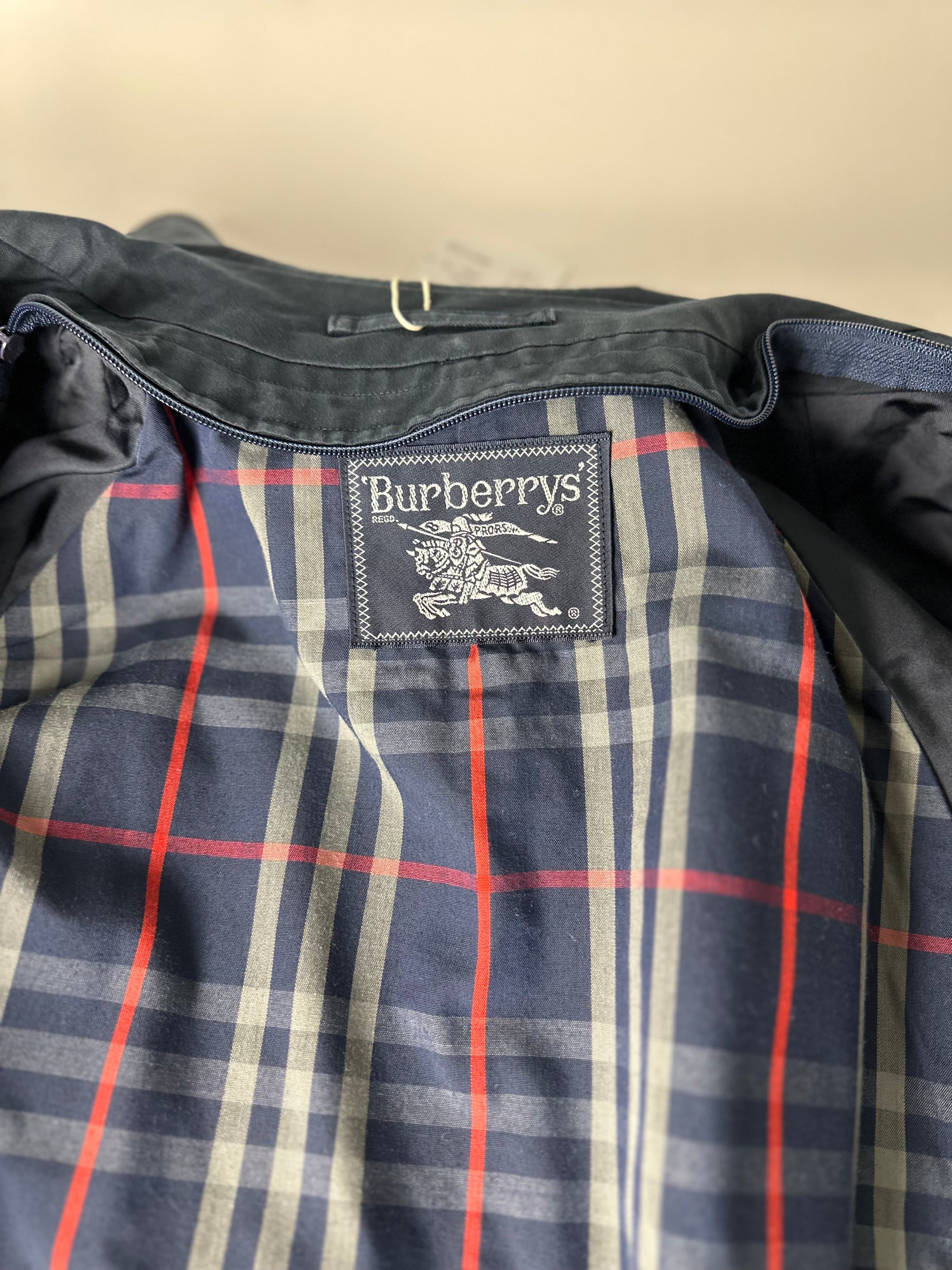 Burberrys Trenchcoat (46/S) including Inlet