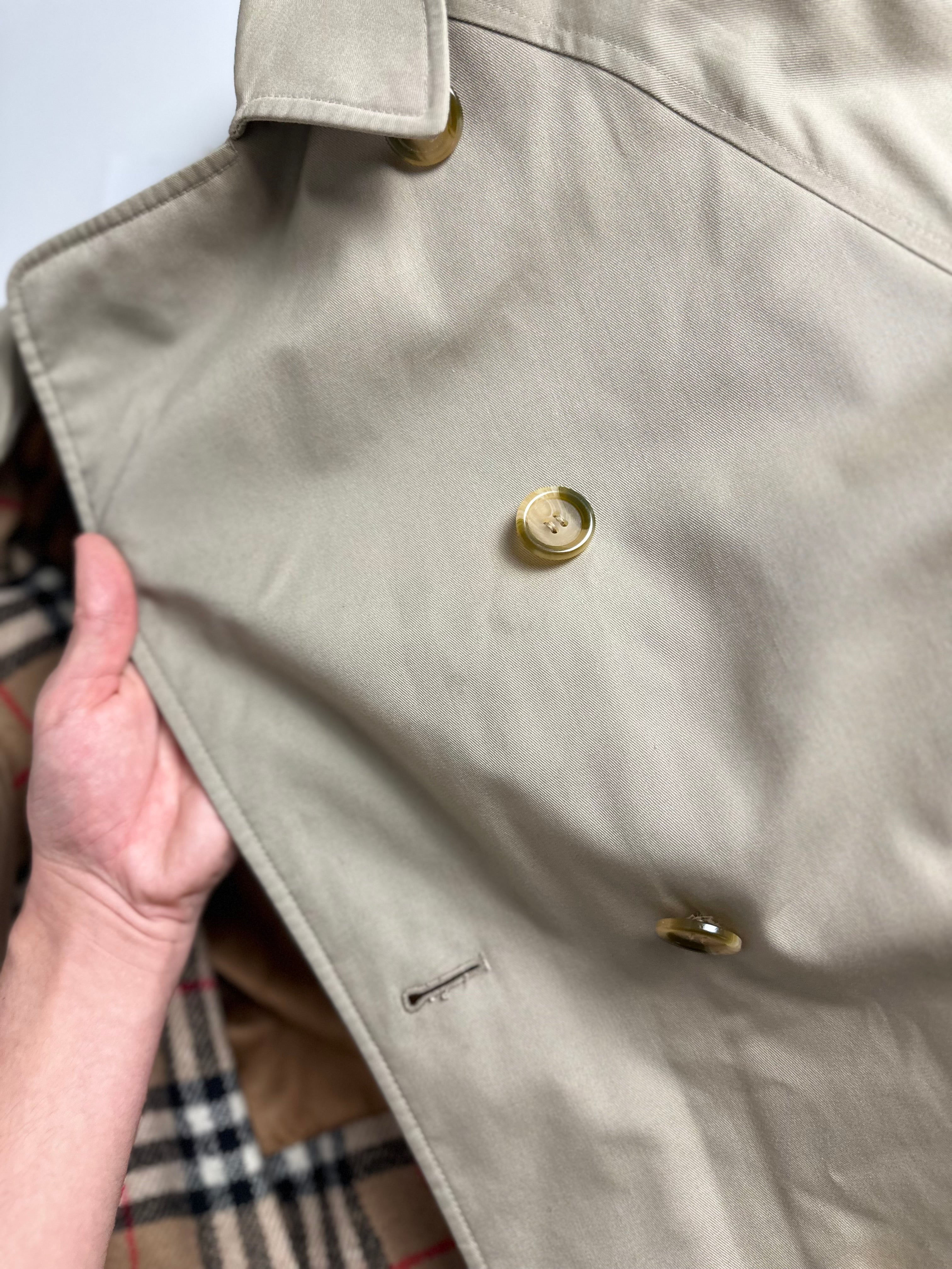 Burberrys Trenchcoat (16/XL) including Inlet