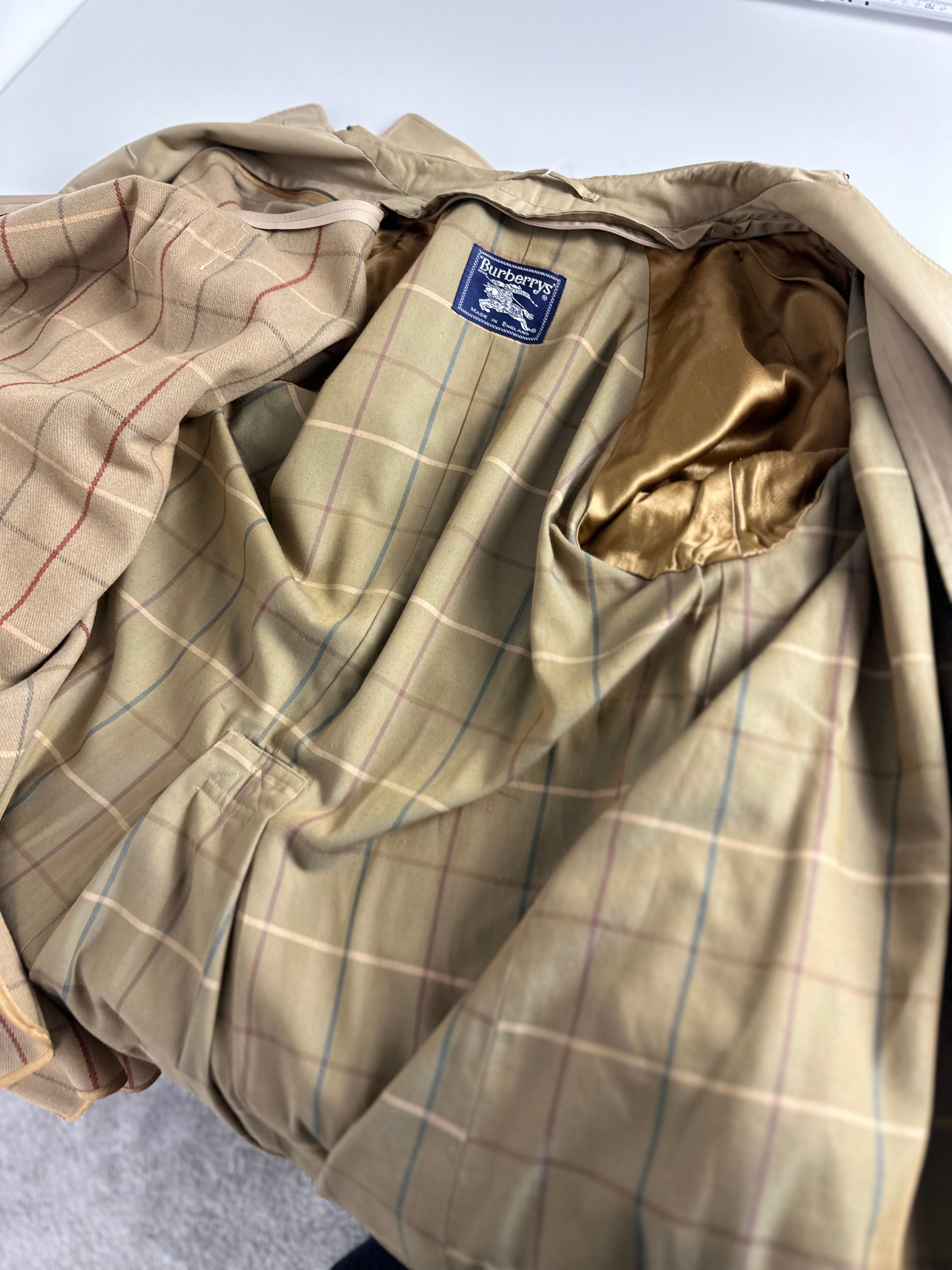 Burberrys Trenchcoat (14/L) including Inlet