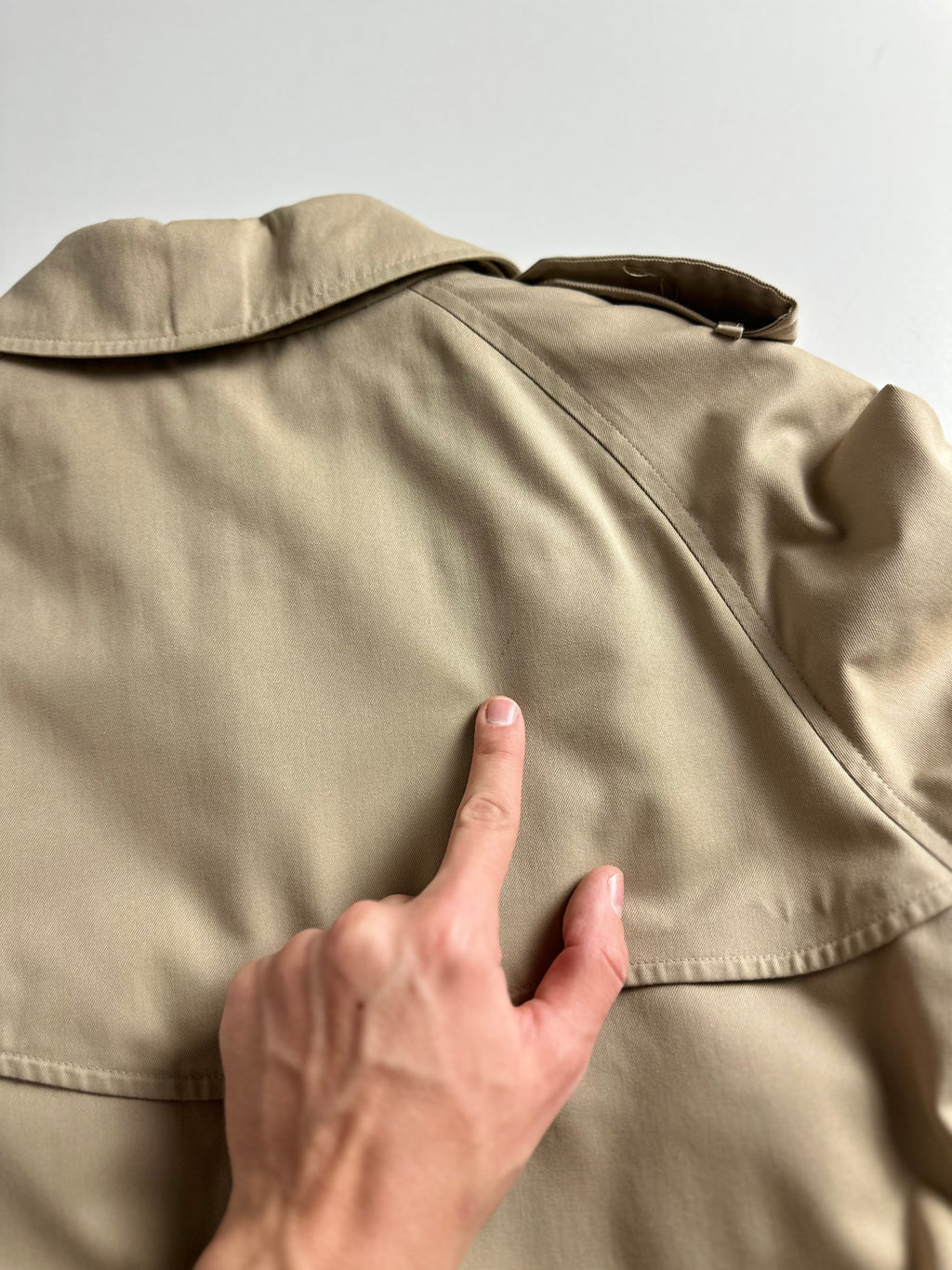 Burberrys Trenchcoat (14/L) including Inlet