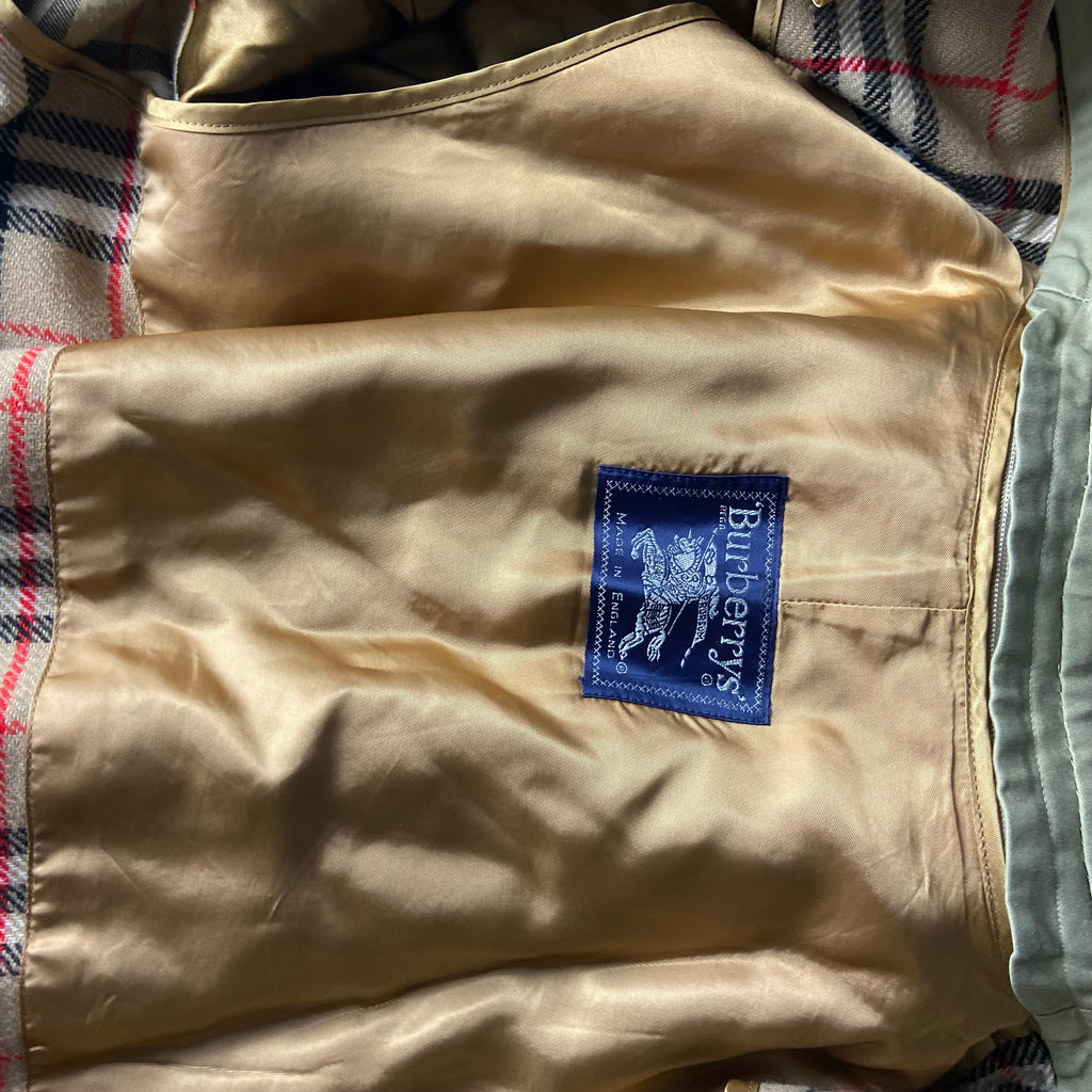 Burberrys Trenchcoat (16/XL) including Inlet