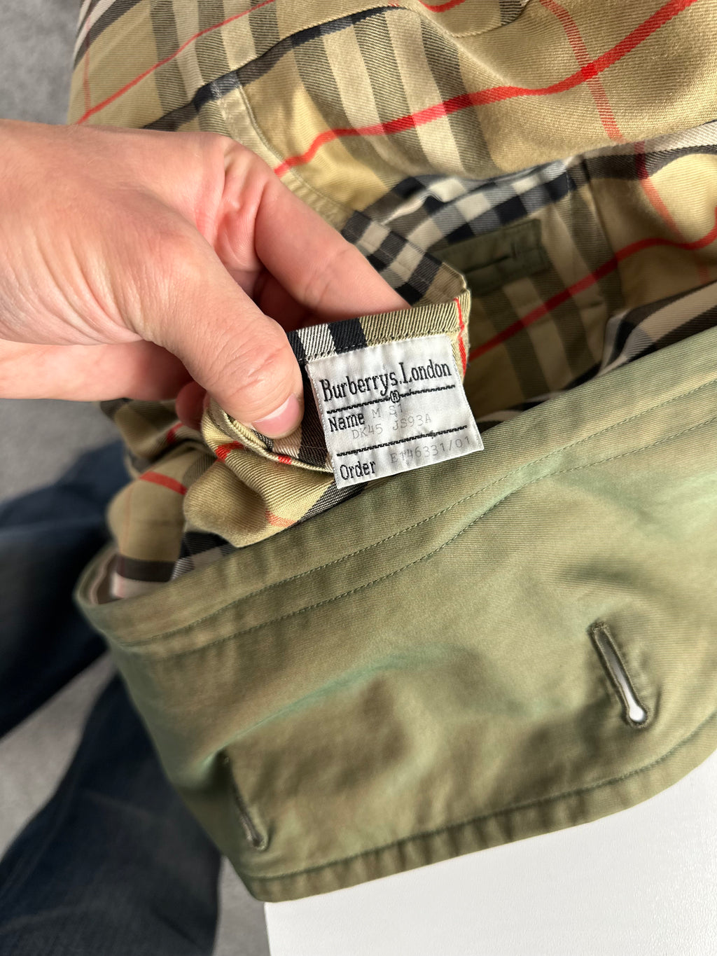 Burberrys Trenchcoat (50/L) including Inlet