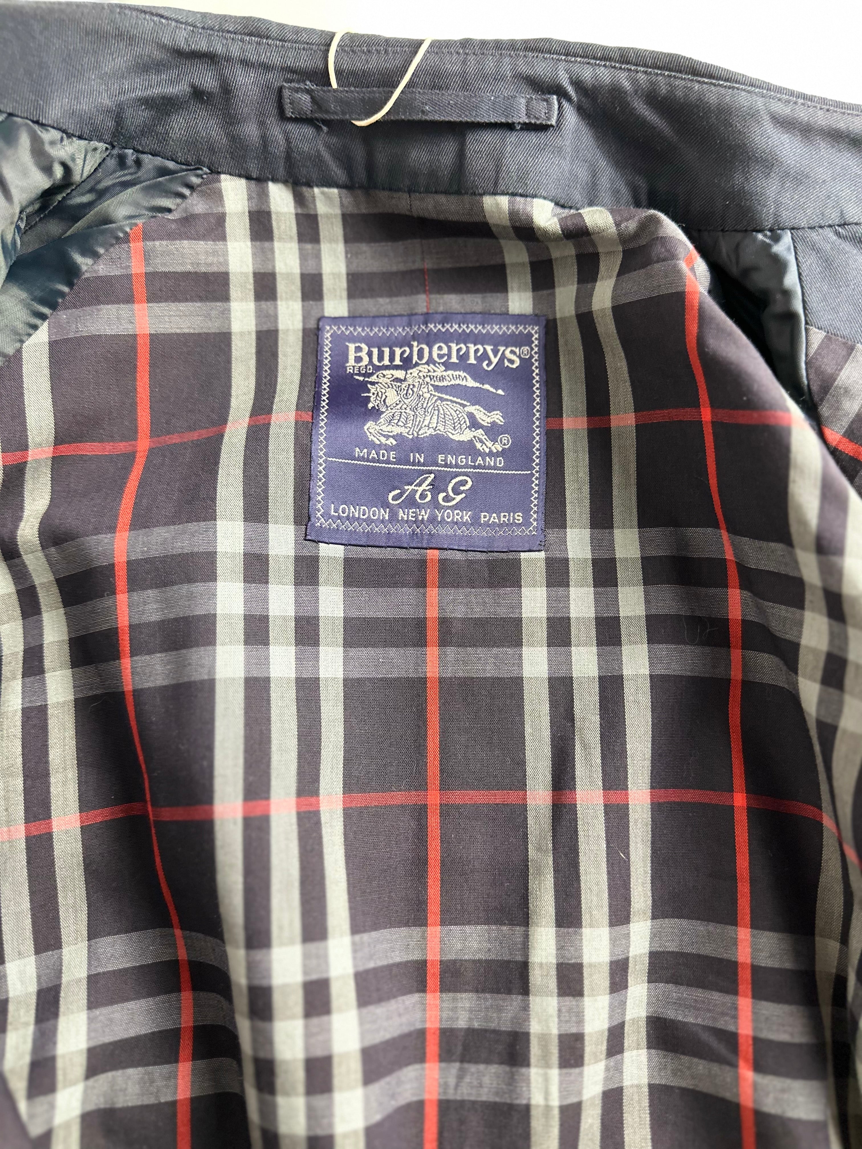 Burberrys Trenchcoat (12/M)