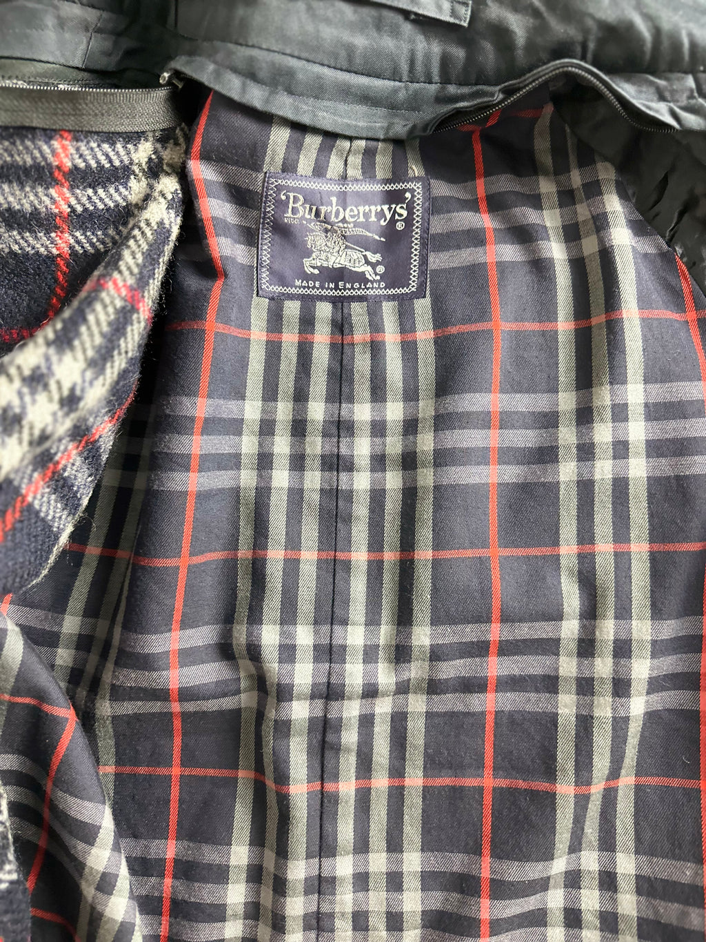 Burberrys Trenchcoat (48/M) including Inlet