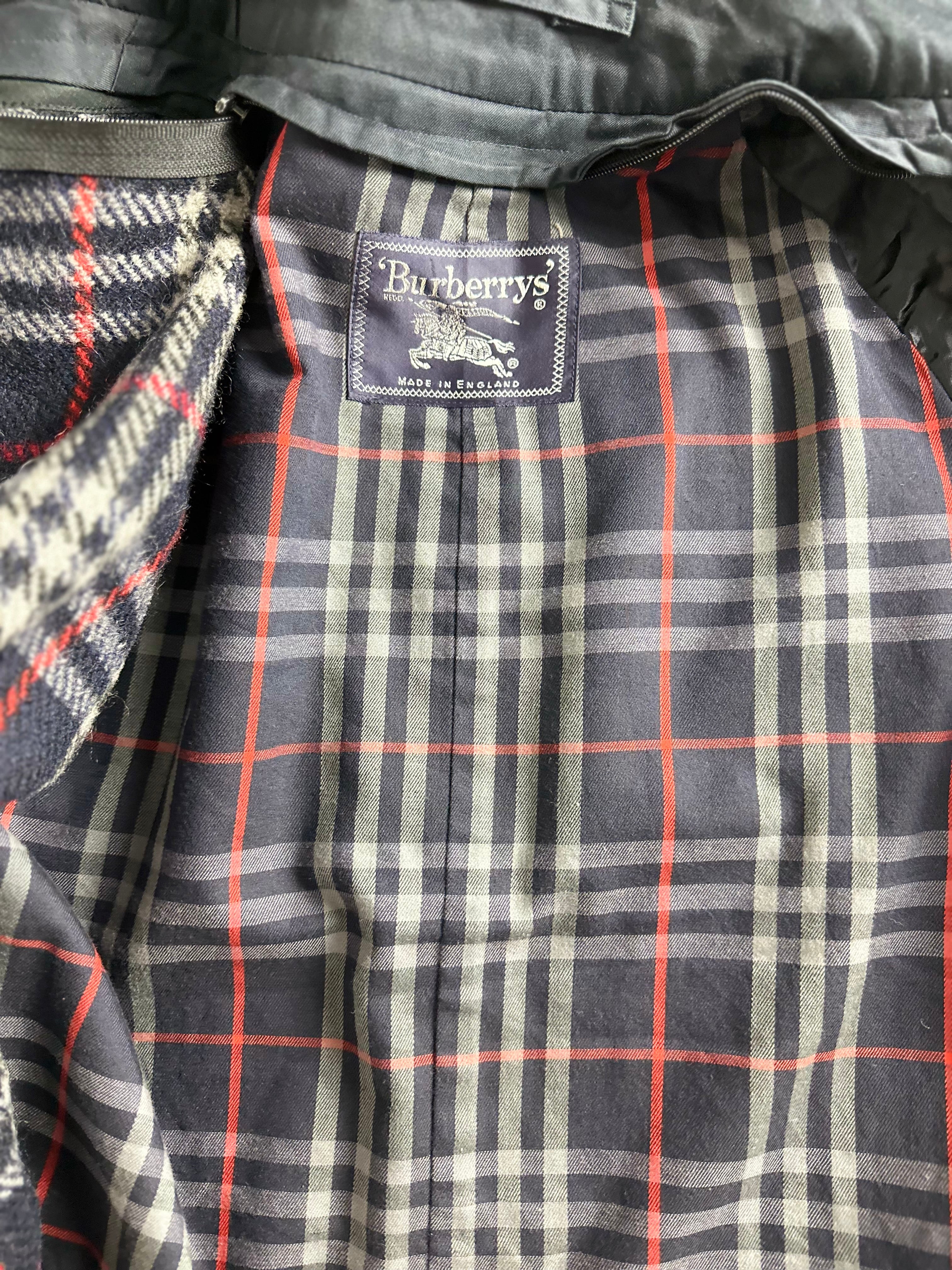 Burberrys Trenchcoat (48/M) including Inlet