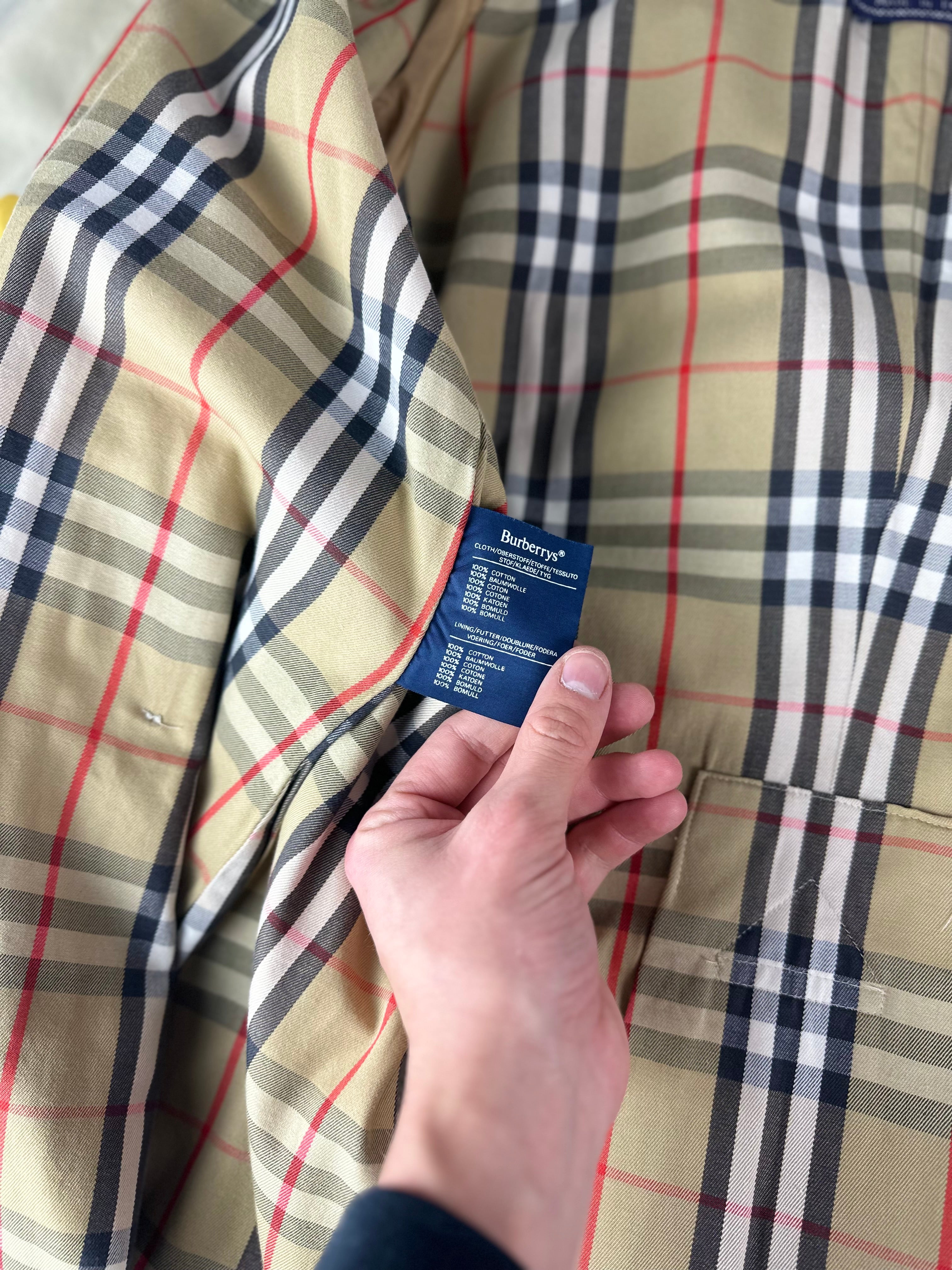 Burberrys Trenchcoat (12/M)