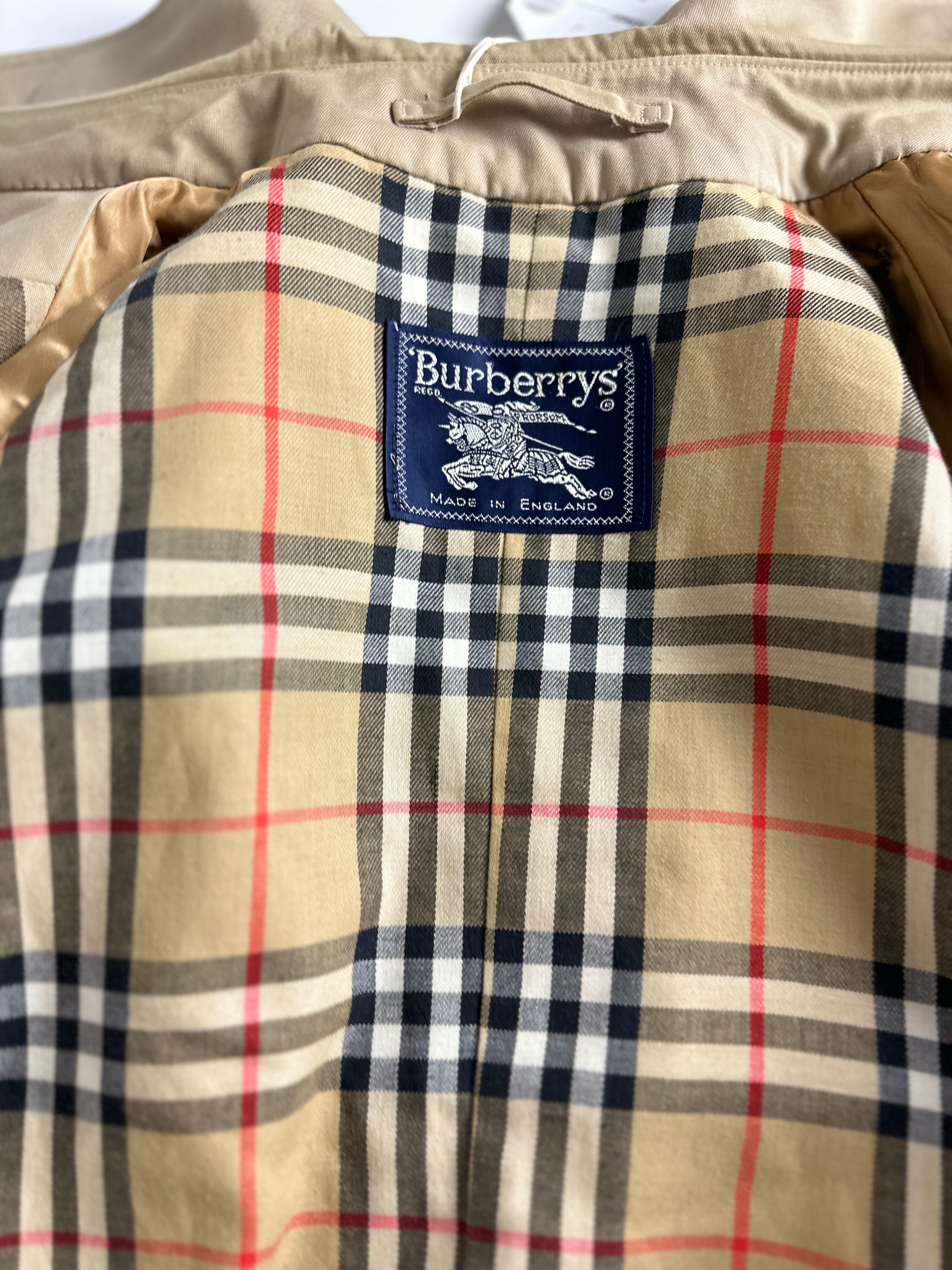 Burberrys Trenchcoat (12/M)