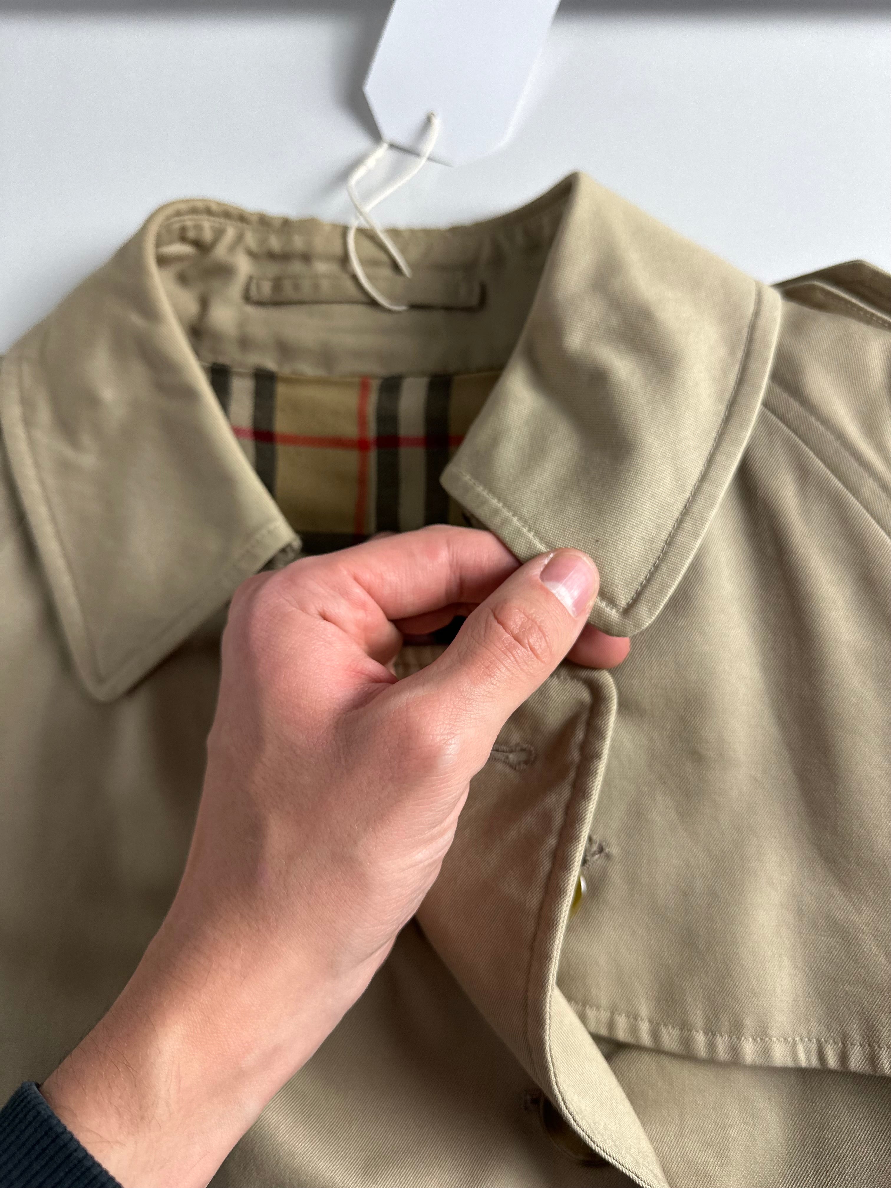 Burberrys Trenchcoat (12/M)