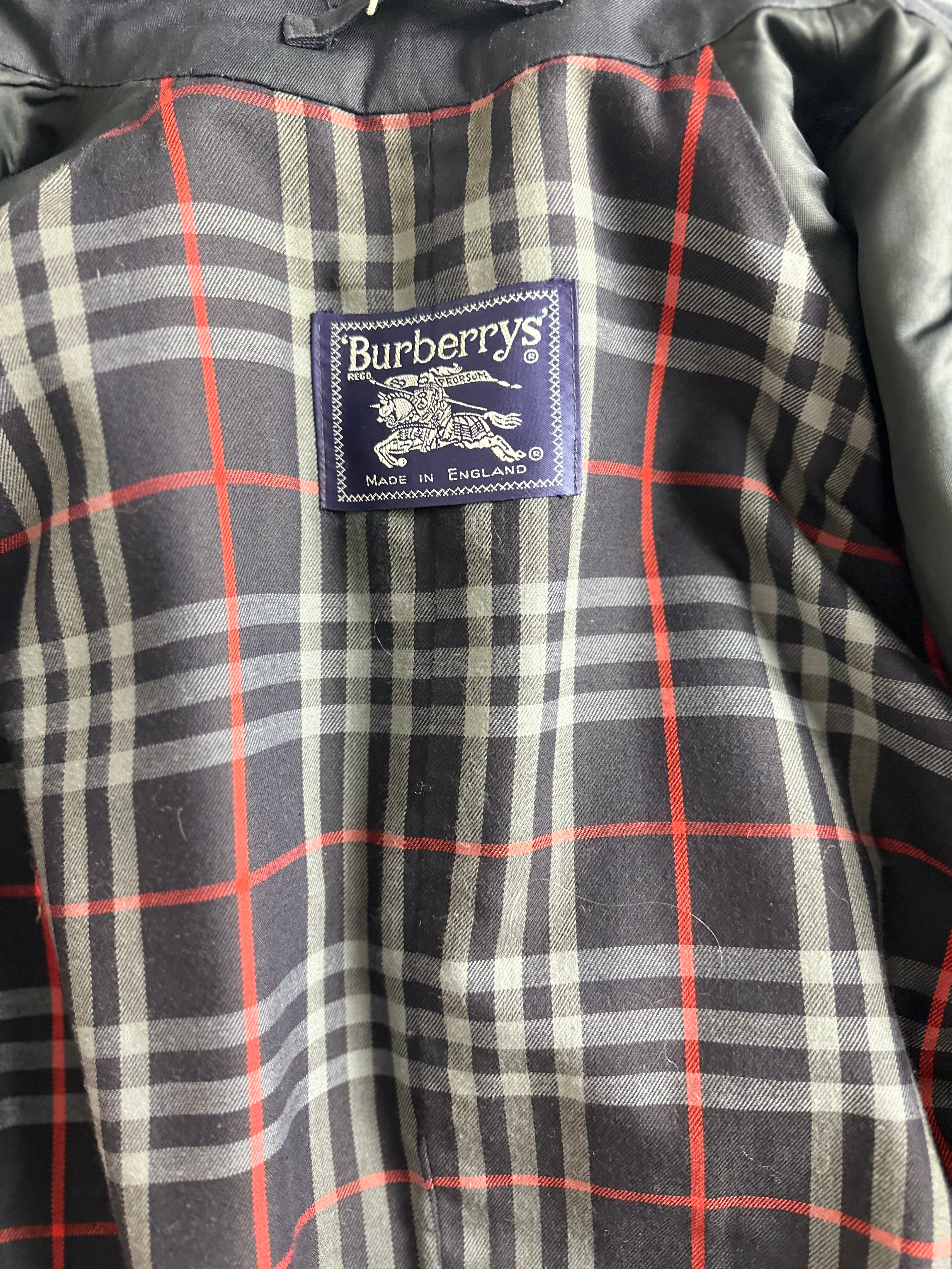 Burberrys Trenchcoat (10/S)