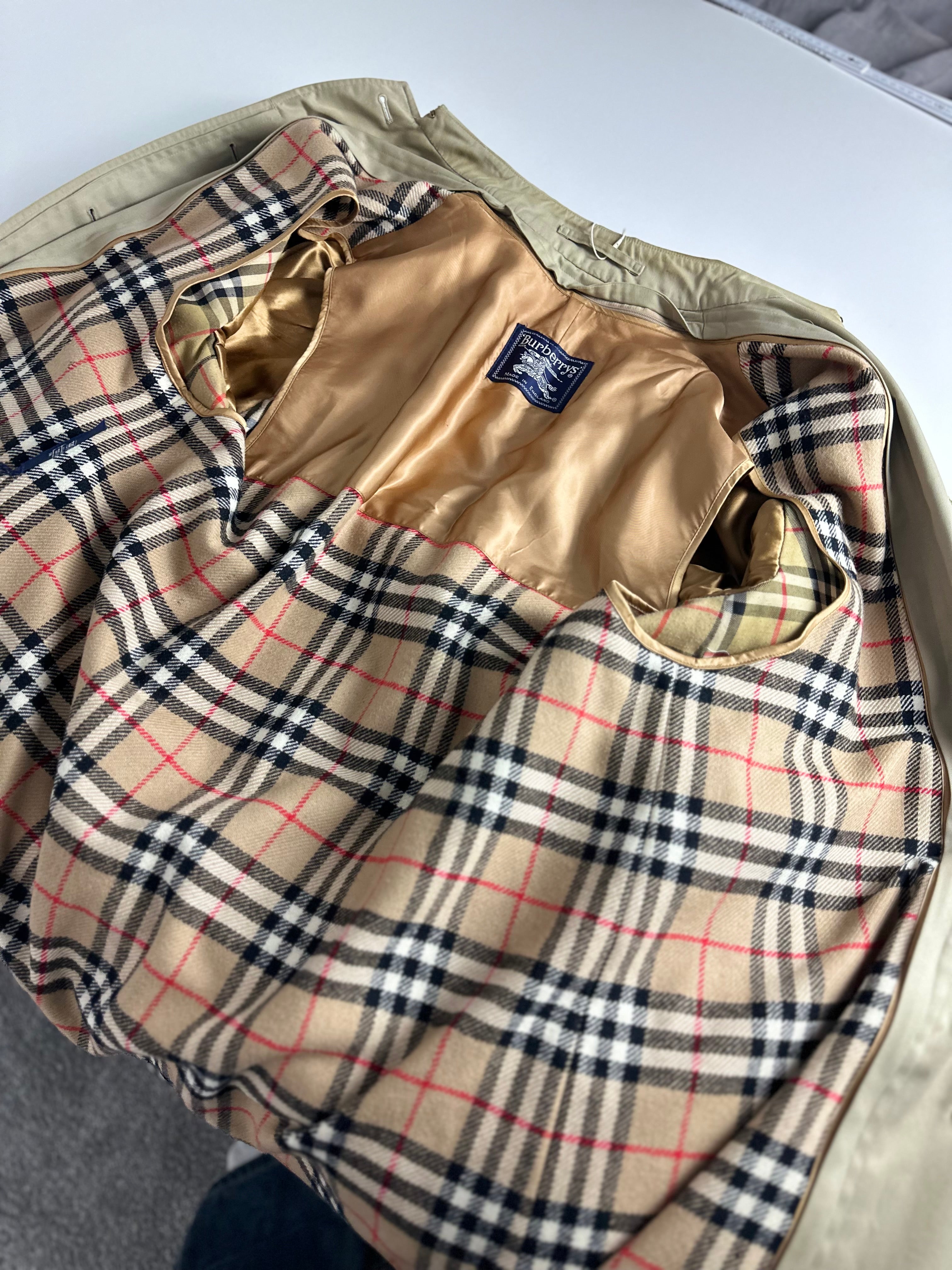 Burberrys Trenchcoat (12/M) including Inlet