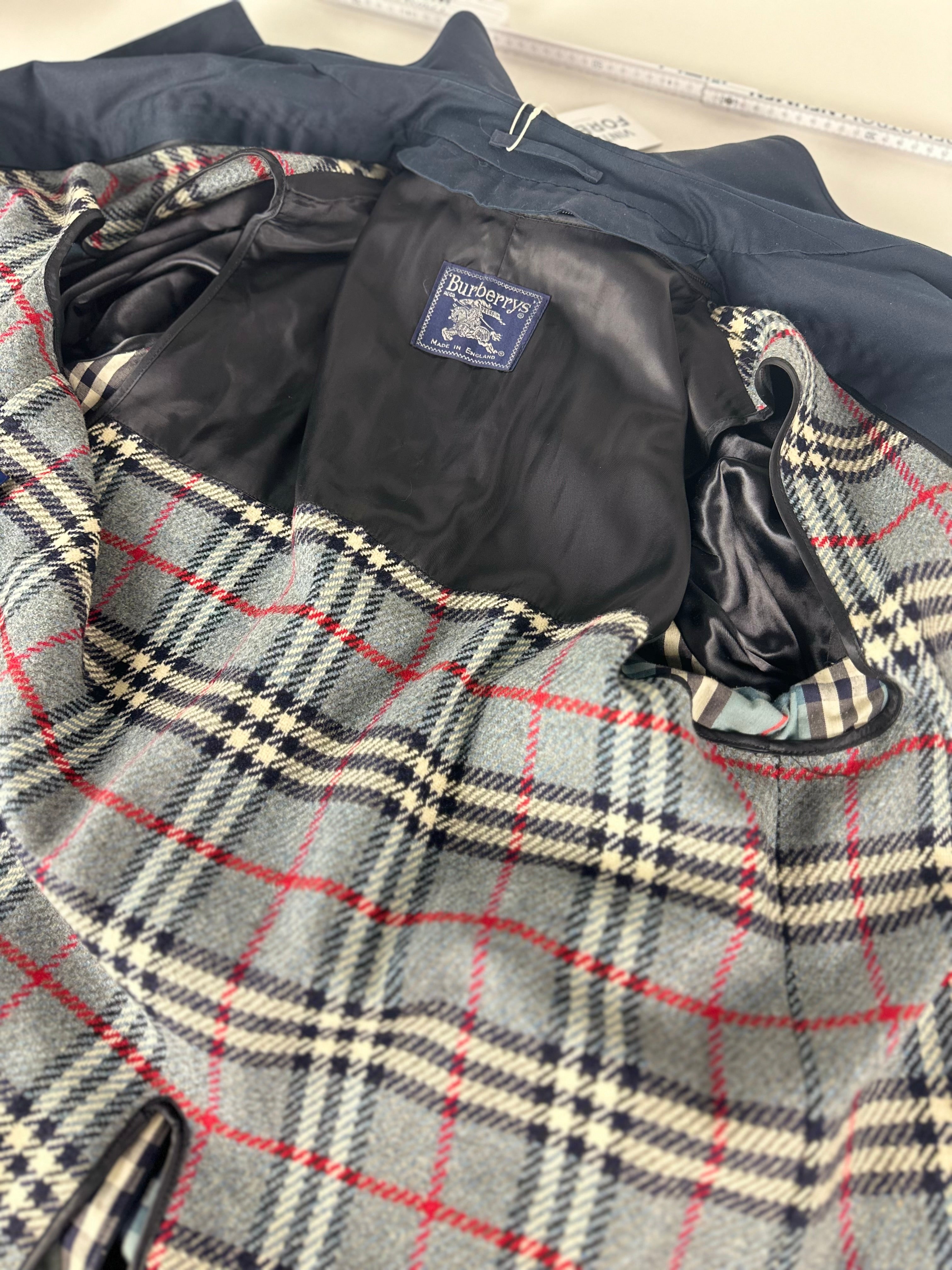 Burberrys Carcoat (48/M) including Inlet