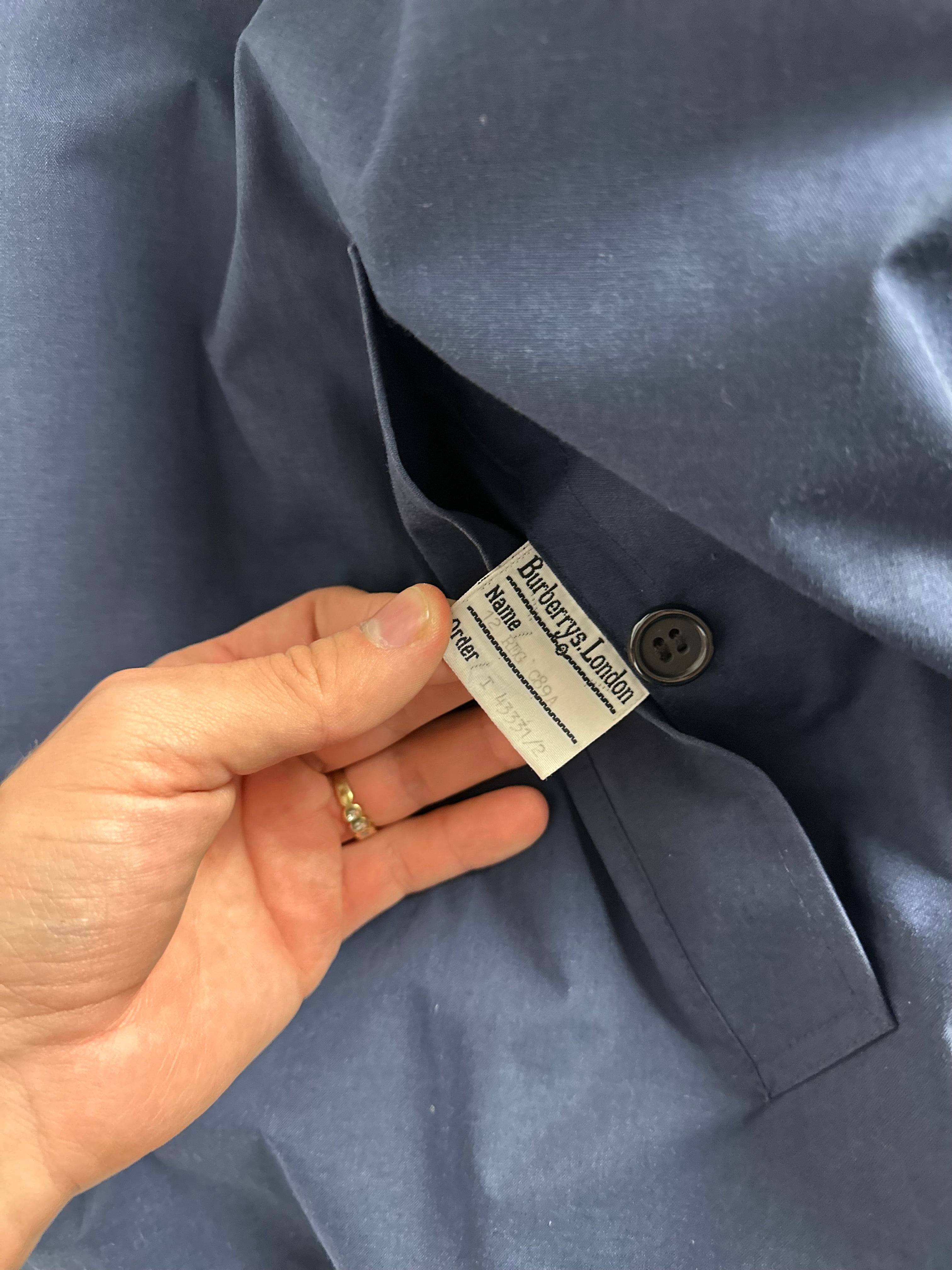 Burberrys Raincoat (12/M)