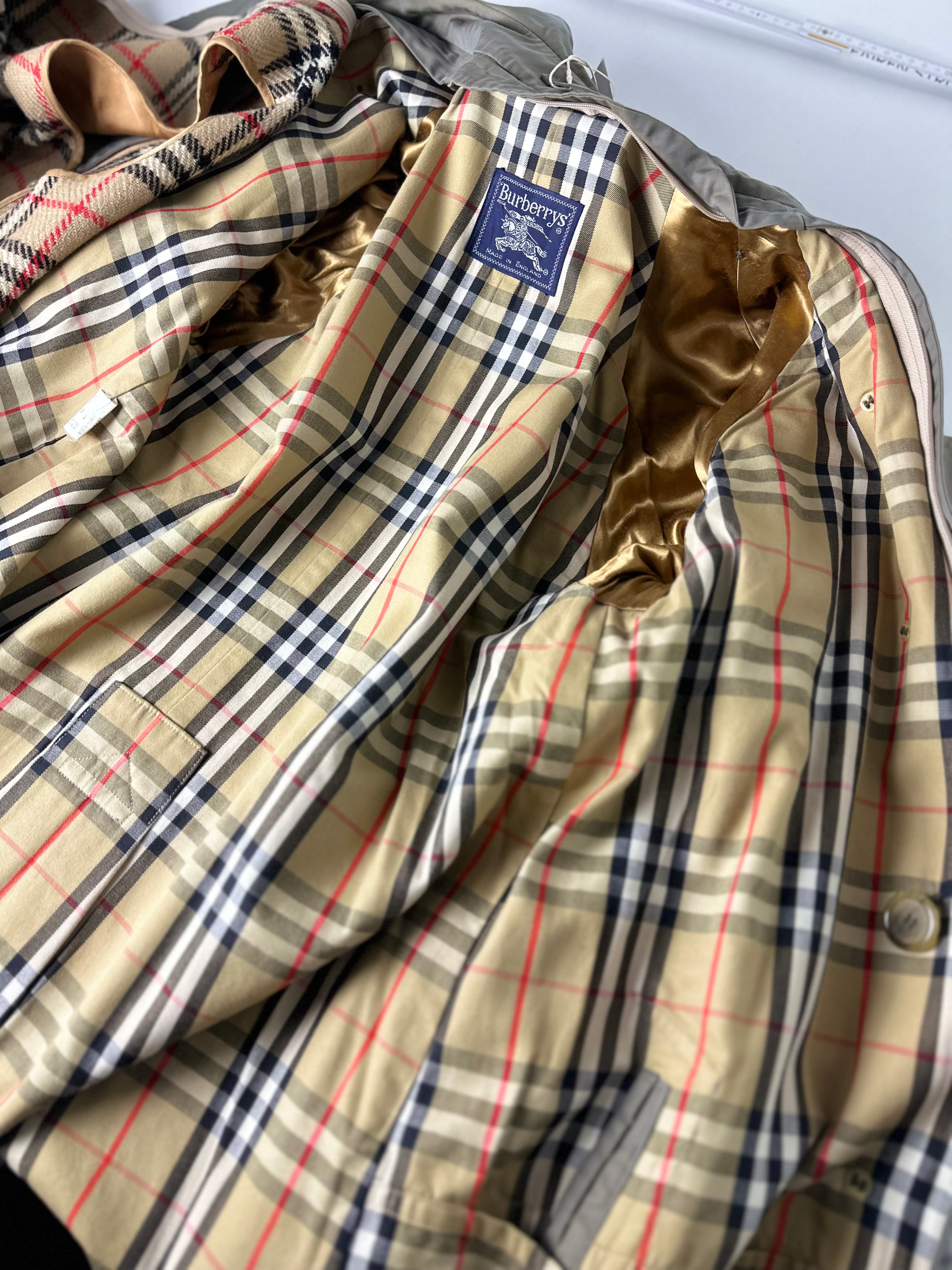 Burberrys Trenchcoat (52/L) including Inlet