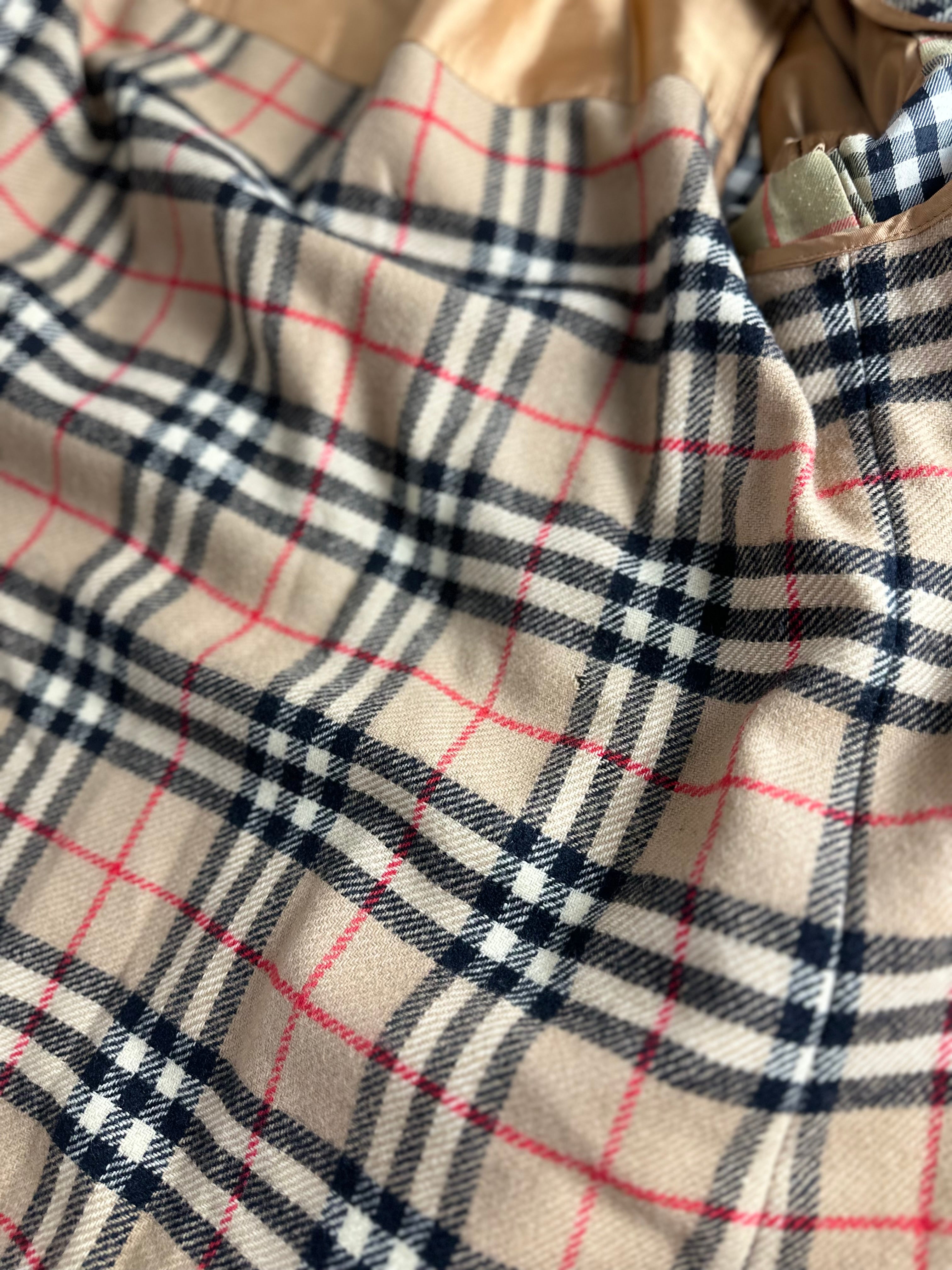 Burberrys Trenchcoat (12/M) including Inlet