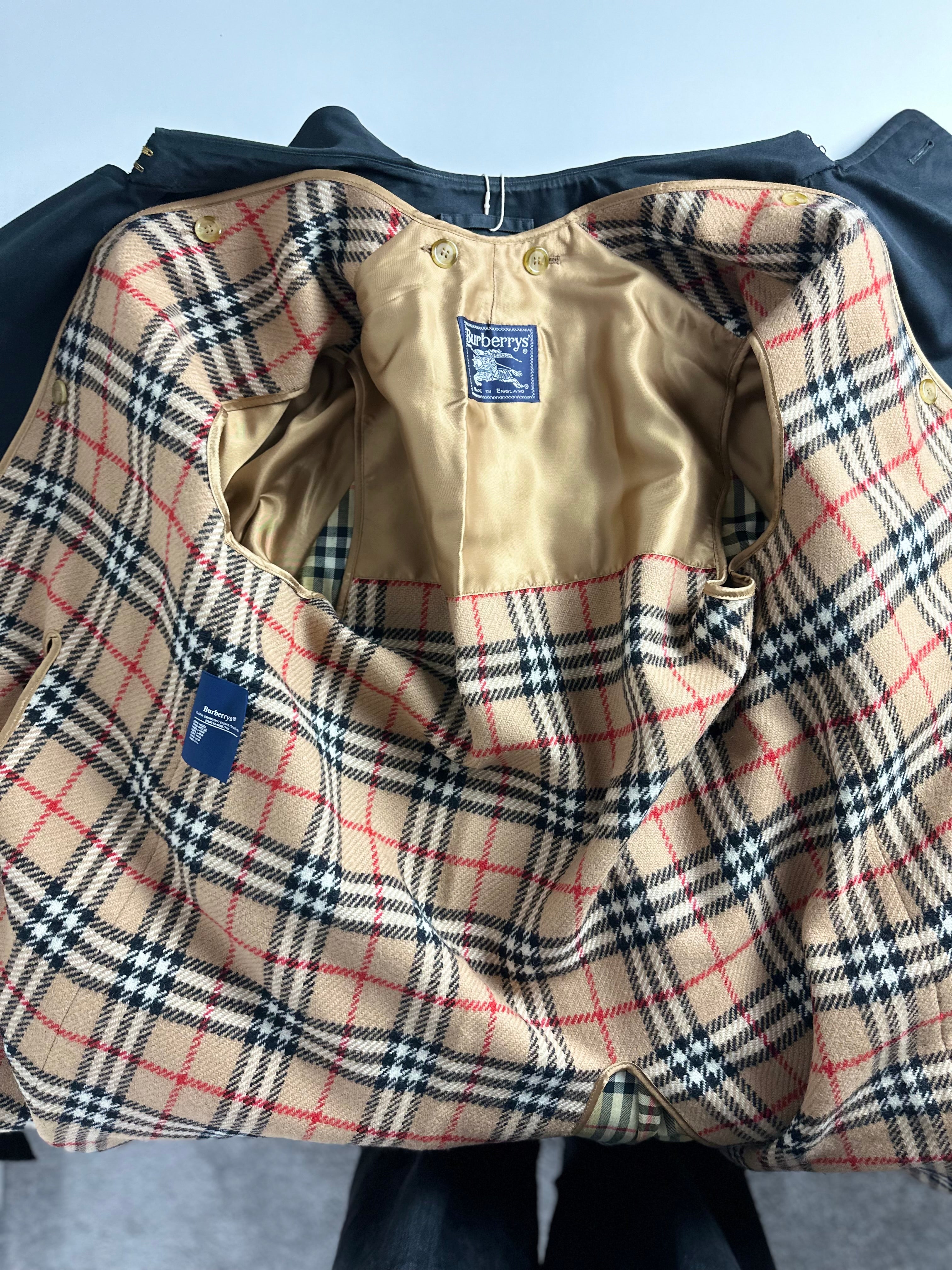 Burberrys Trenchcoat (50/L) including Inlet