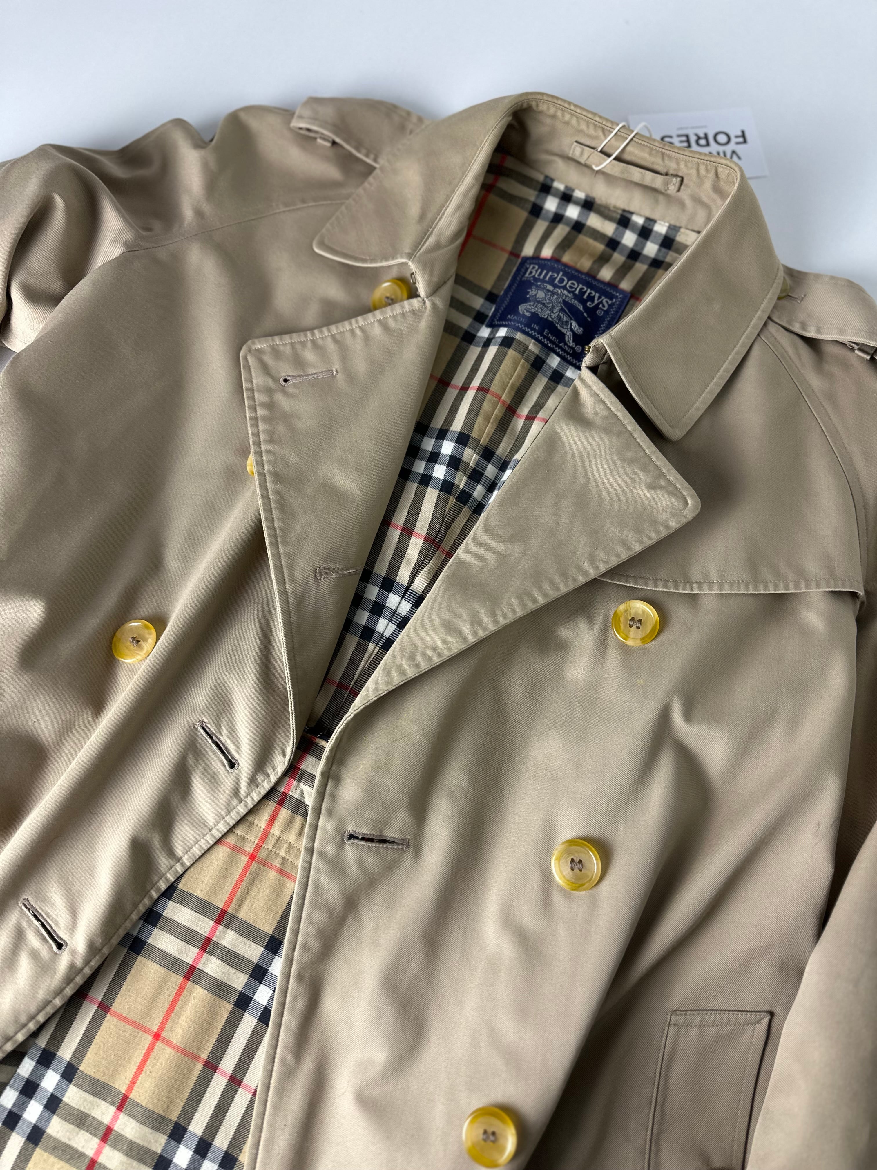 Burberrys Trenchcoat (10/S)