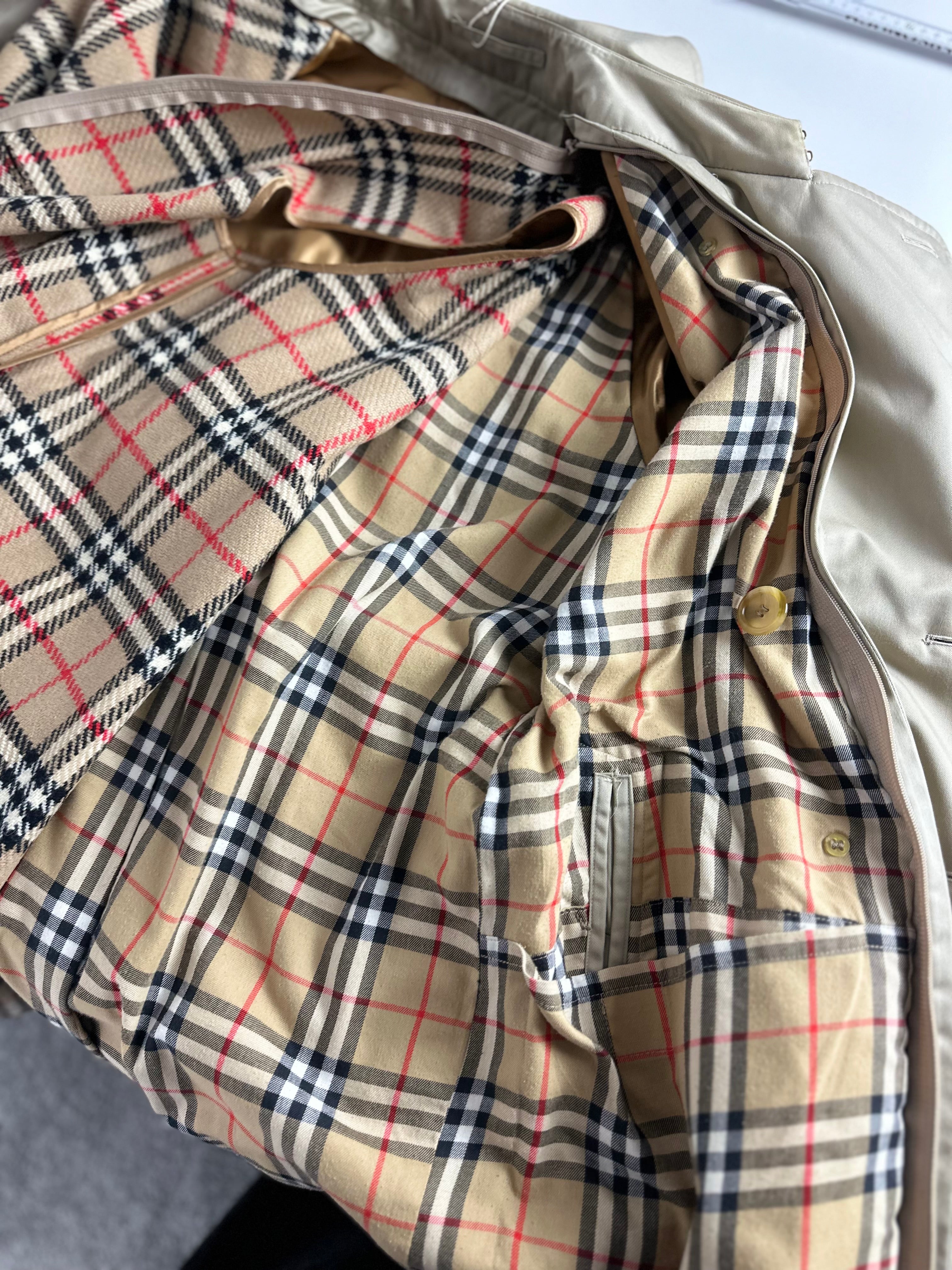 Burberrys Trenchcoat (48/M) including Inlet