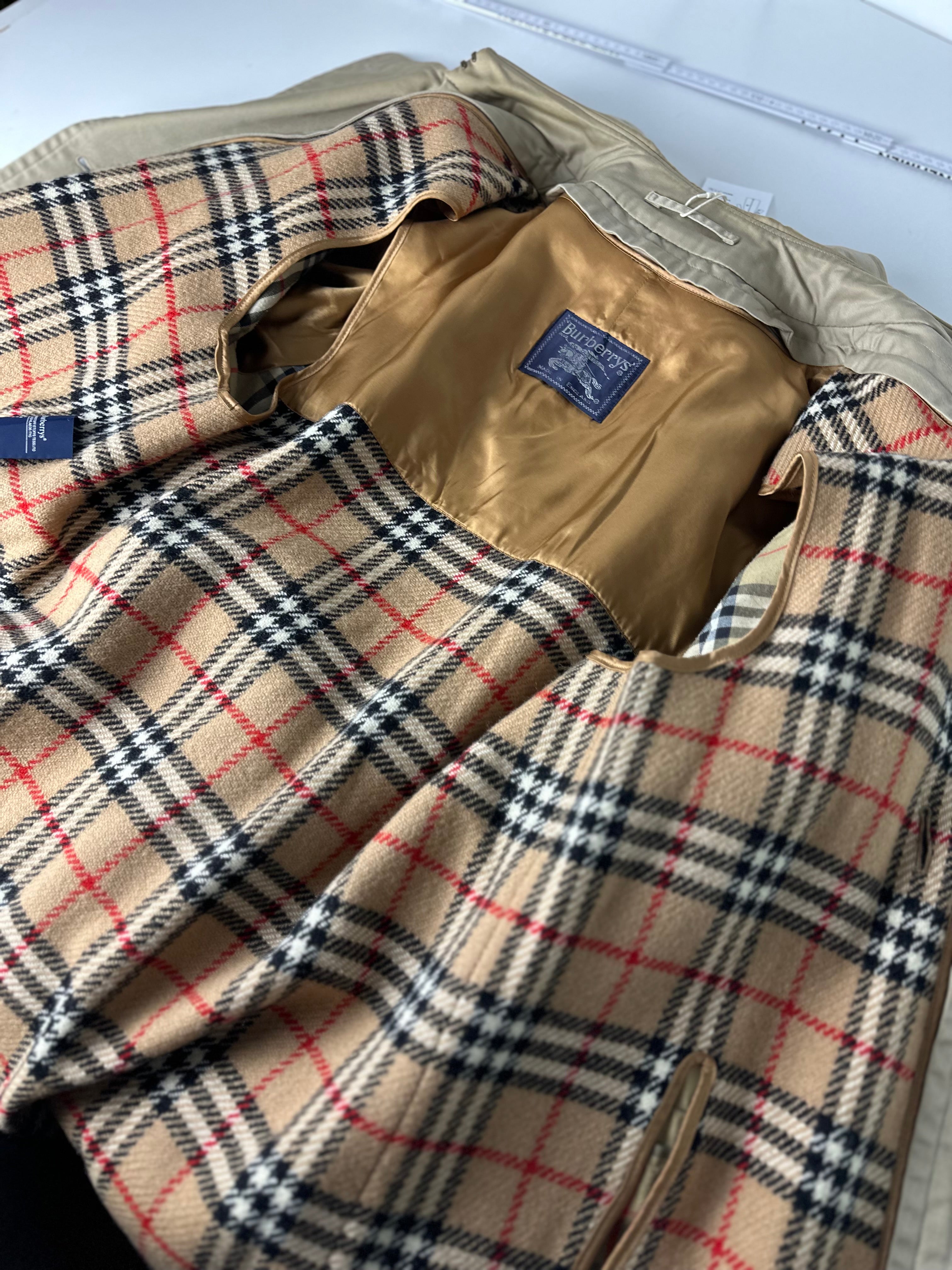Burberrys Trenchcoat (48/M) including Inlet