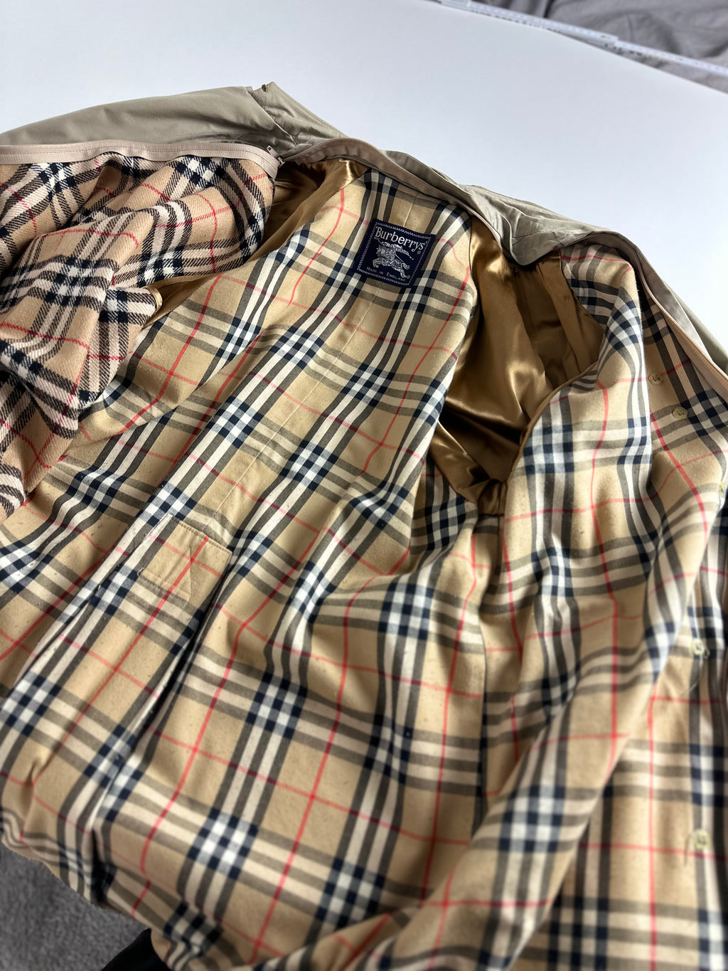 Burberrys Trenchcoat (14/L) including Inlet