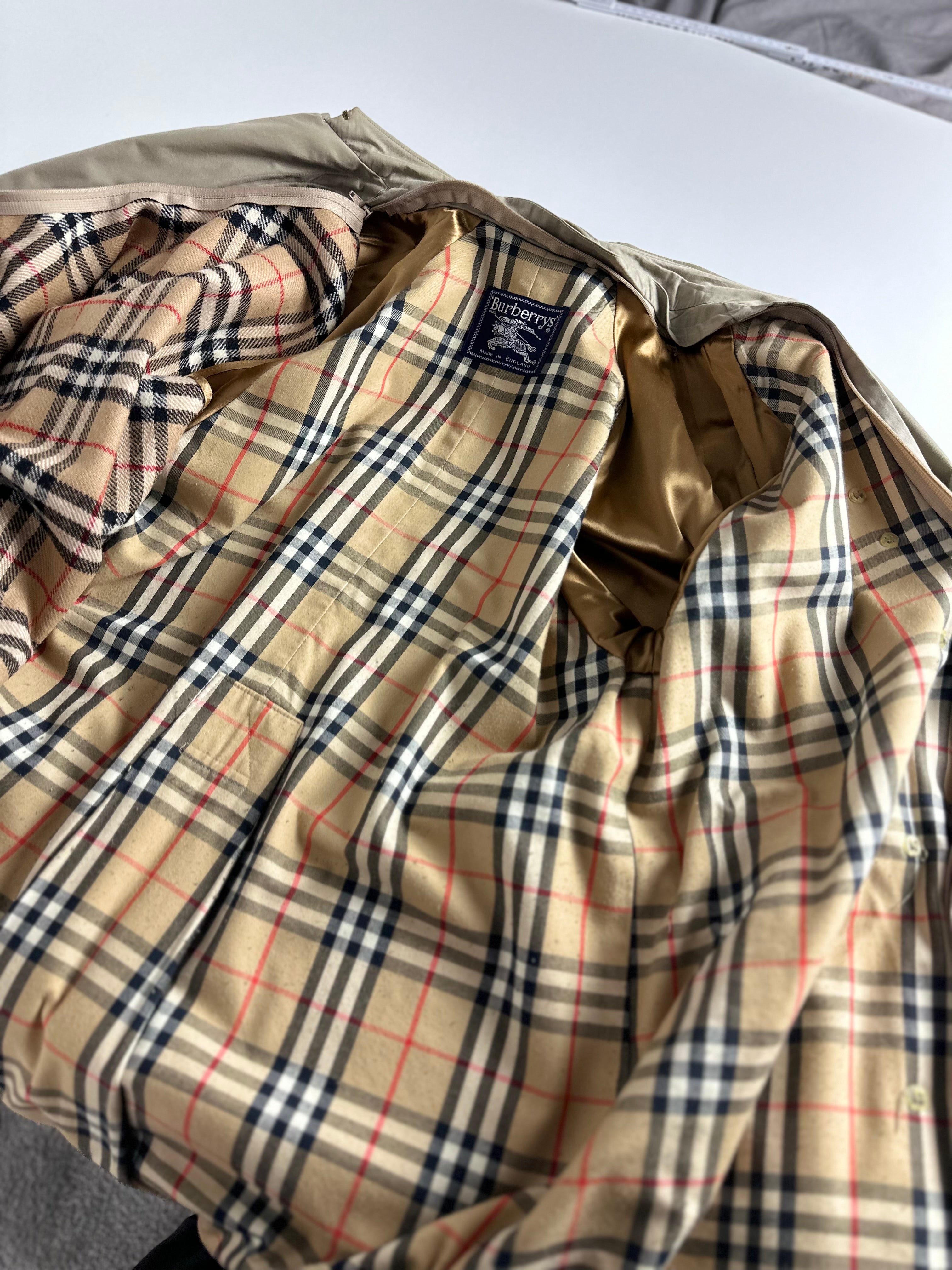 Burberrys Trenchcoat (14/L) including Inlet