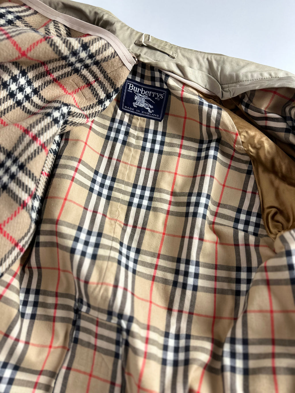 Burberrys Trenchcoat (52/L) including Inlet