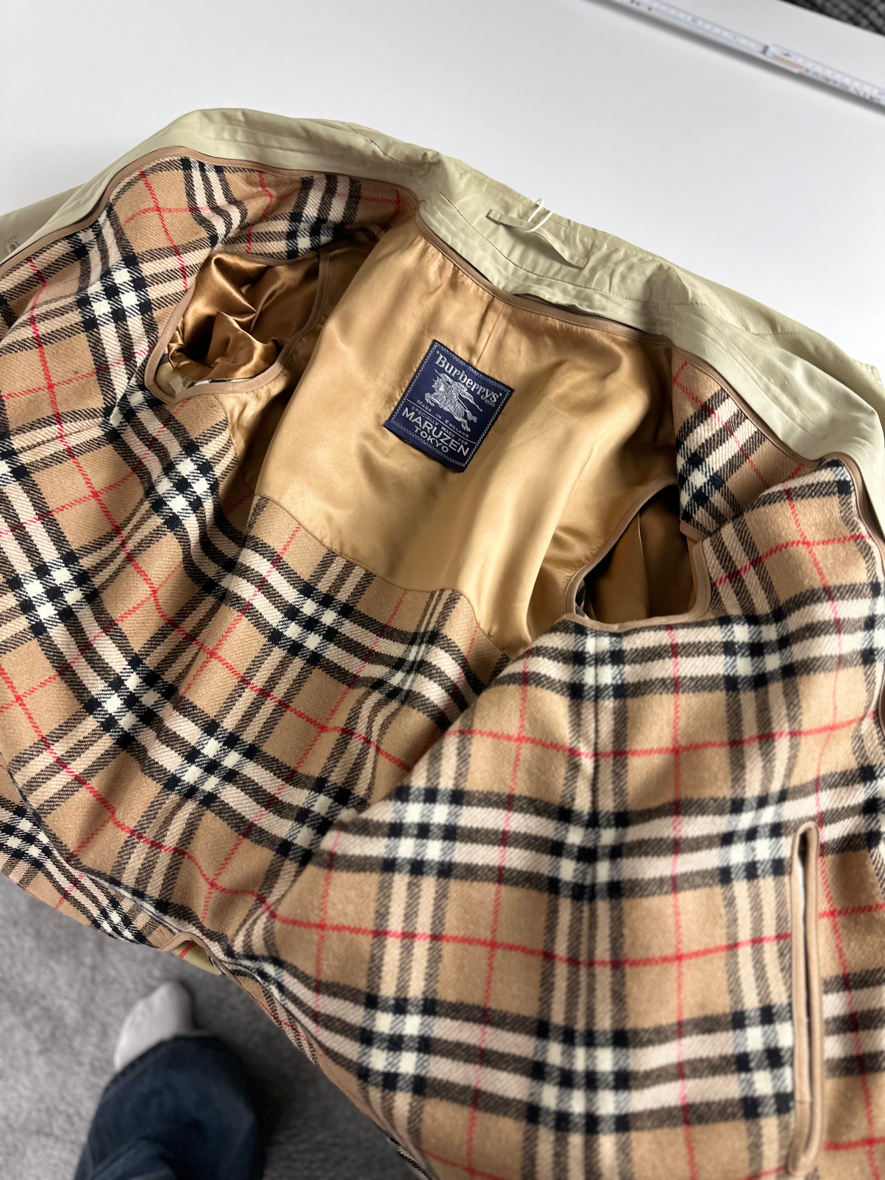 Burberrys Trenchcoat (50/L) including Inlet