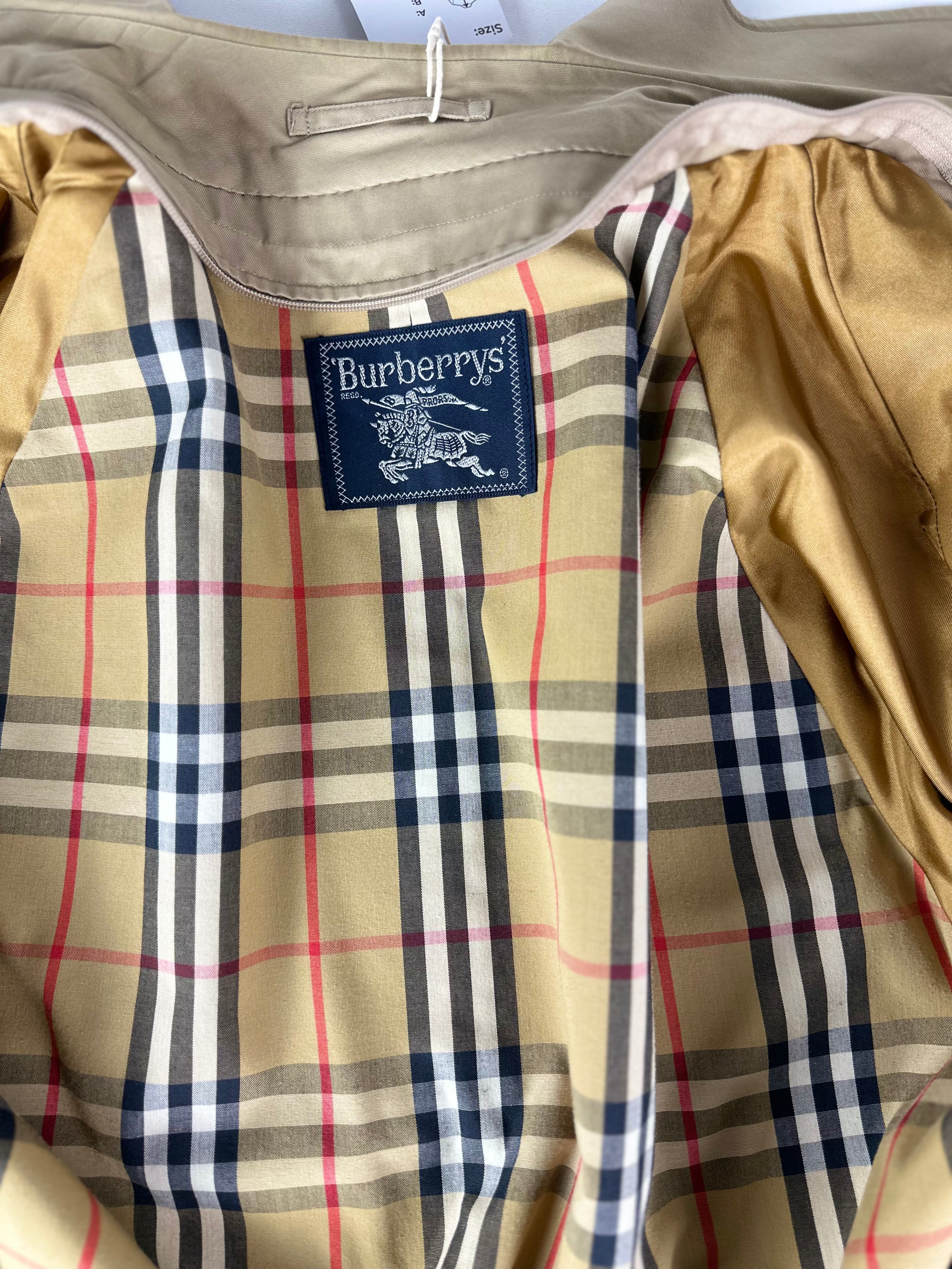 Burberrys Trenchcoat (52/L) including Inlet